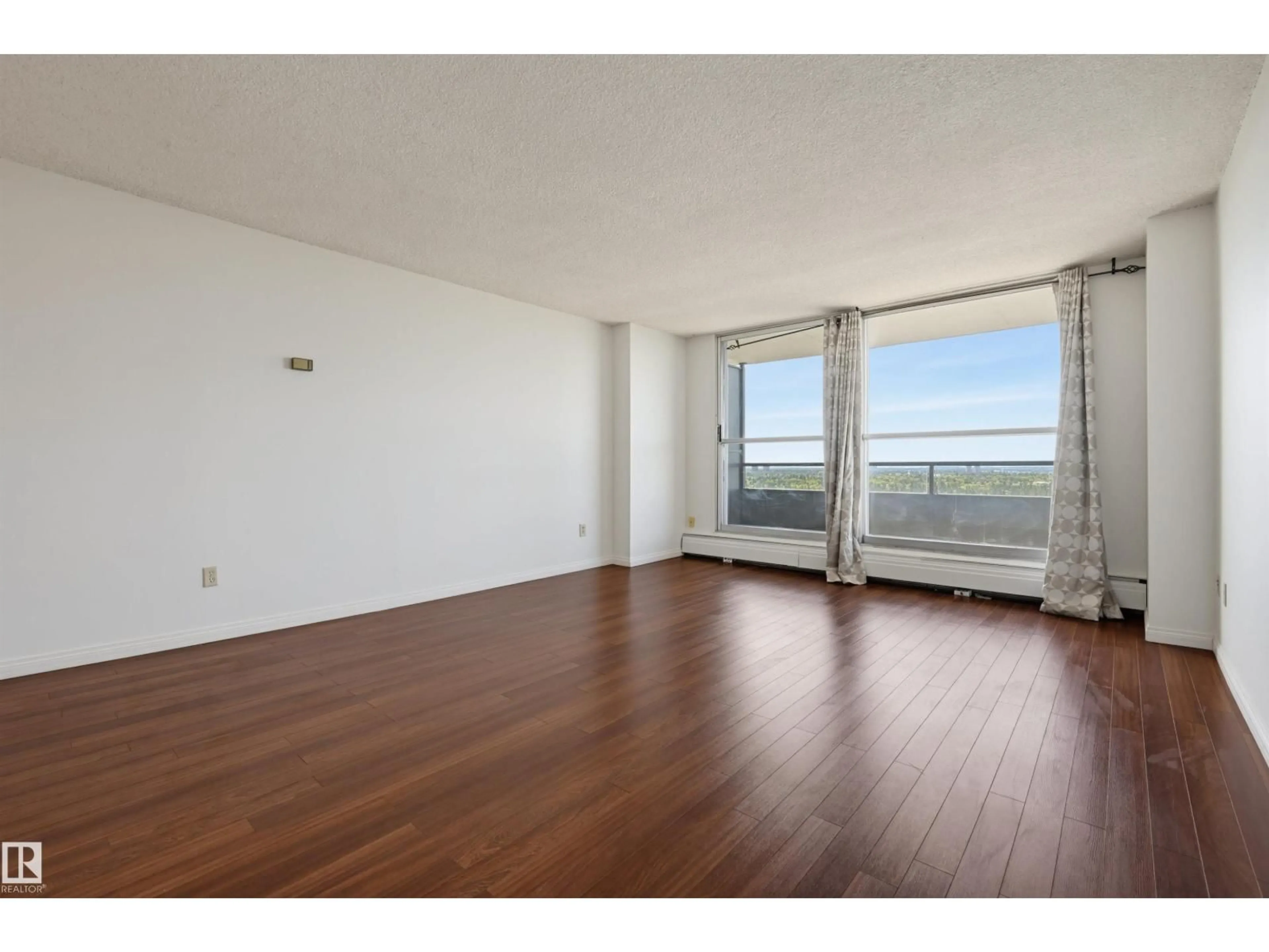 A pic of a room for 1502 STONY PLAIN RD, Edmonton Alberta T5N3R2