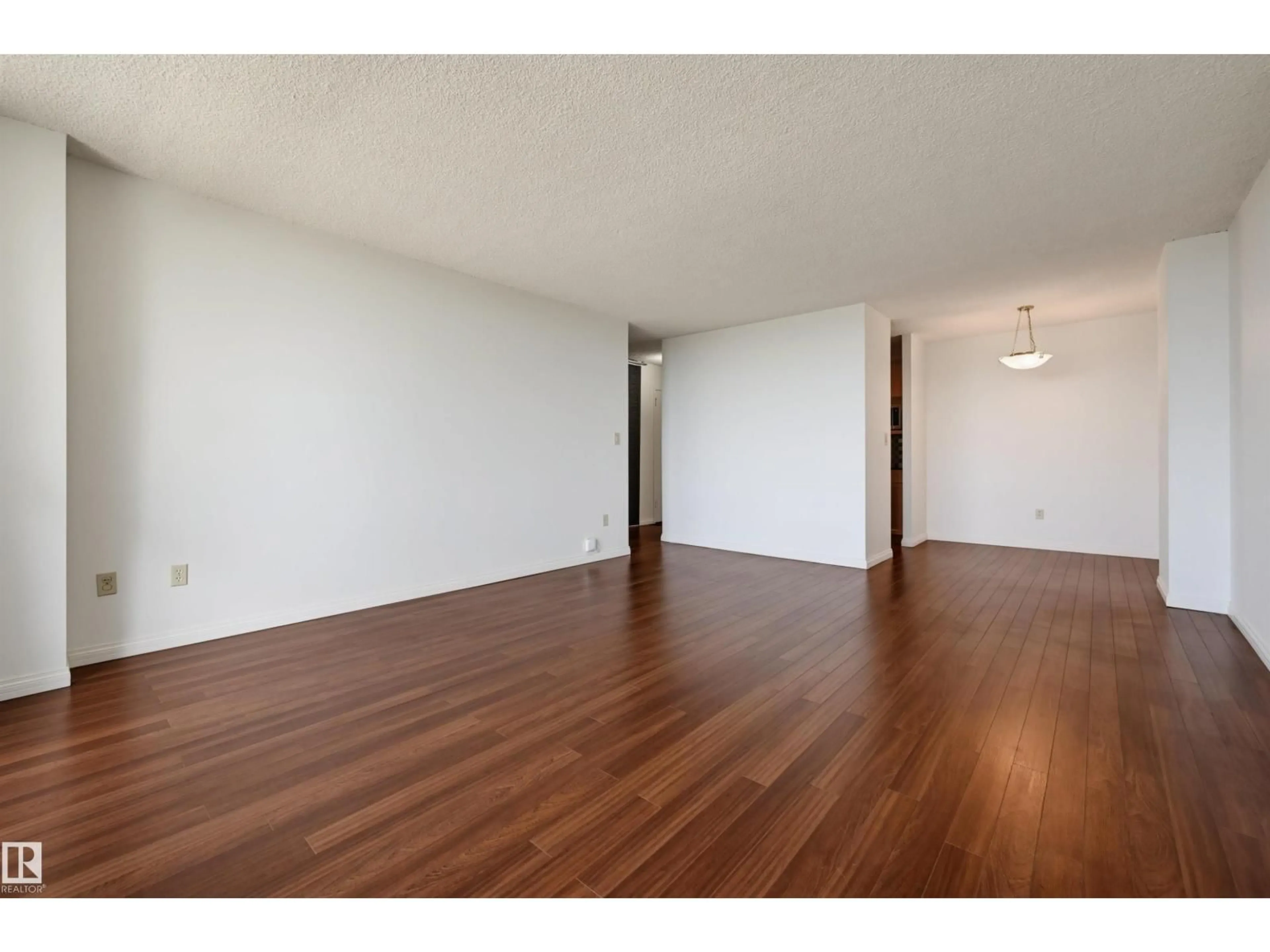 A pic of a room for 1502 STONY PLAIN RD, Edmonton Alberta T5N3R2