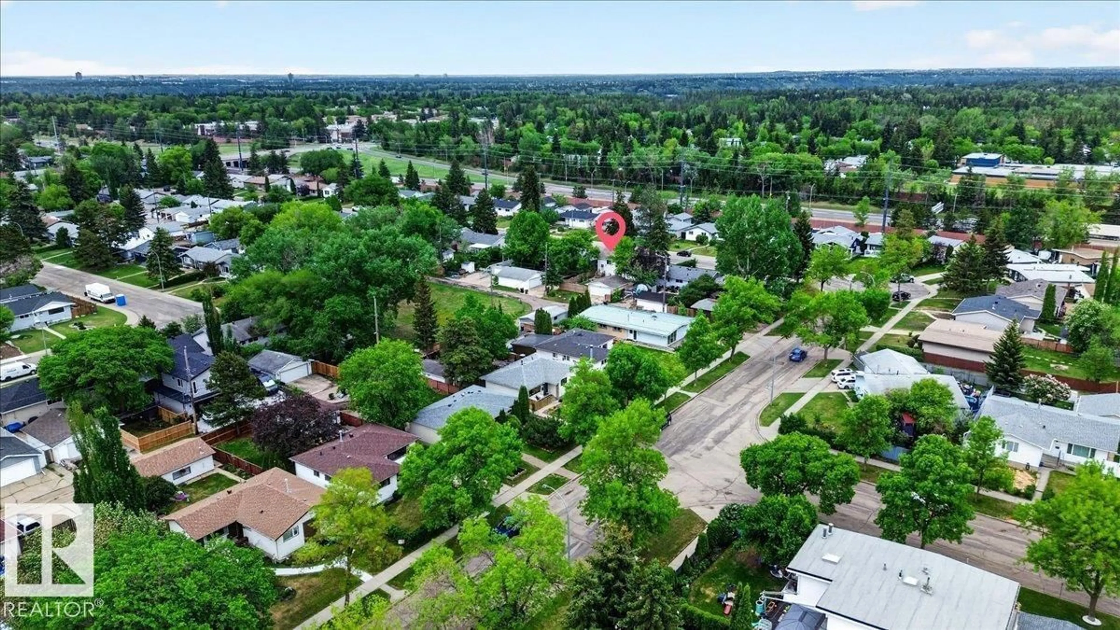 A pic from outside/outdoor area/front of a property/back of a property/a pic from drone, street for 16206 79A AV, Edmonton Alberta T5R3J1