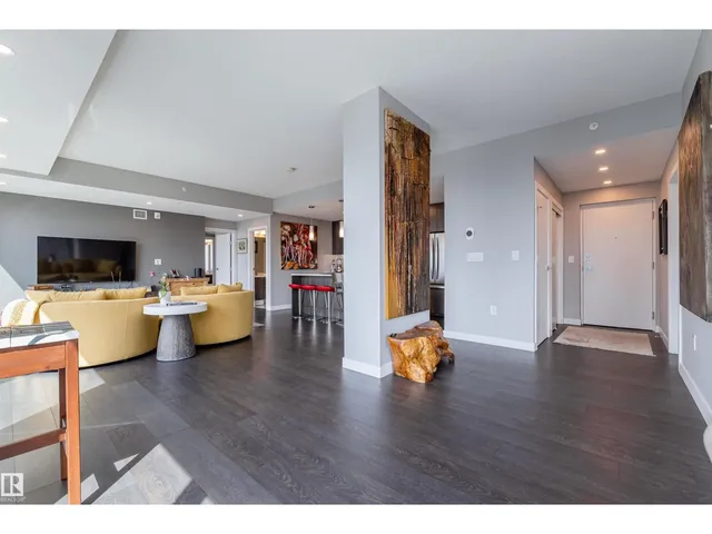 2400 10180 103 ST NW, Edmonton 5