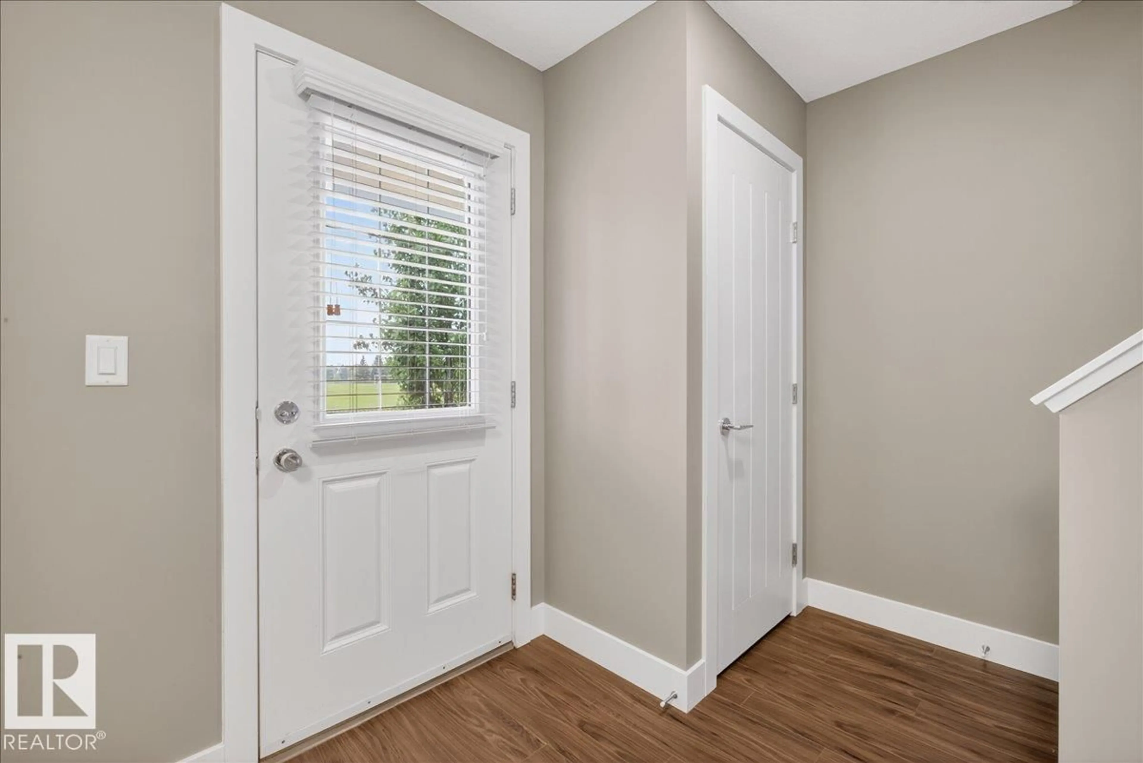 Indoor entryway for #14 - 1508 105 ST, Edmonton Alberta T6J5R8