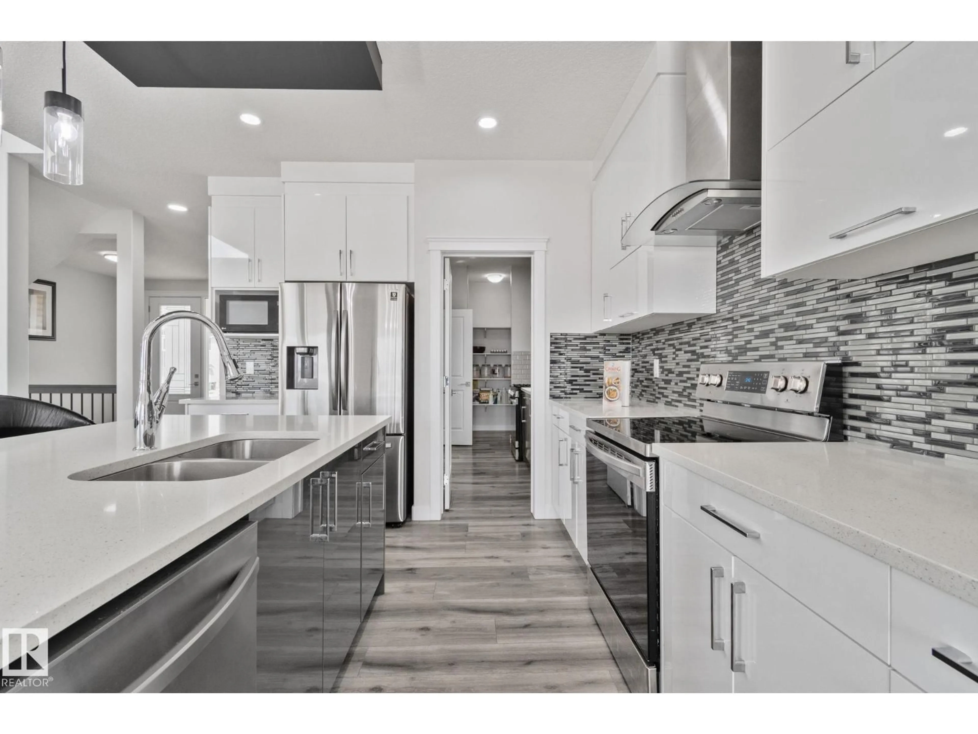 Contemporary kitchen, ceramic/tile floor for 334 ASTON CL, Leduc Alberta T9E1H9