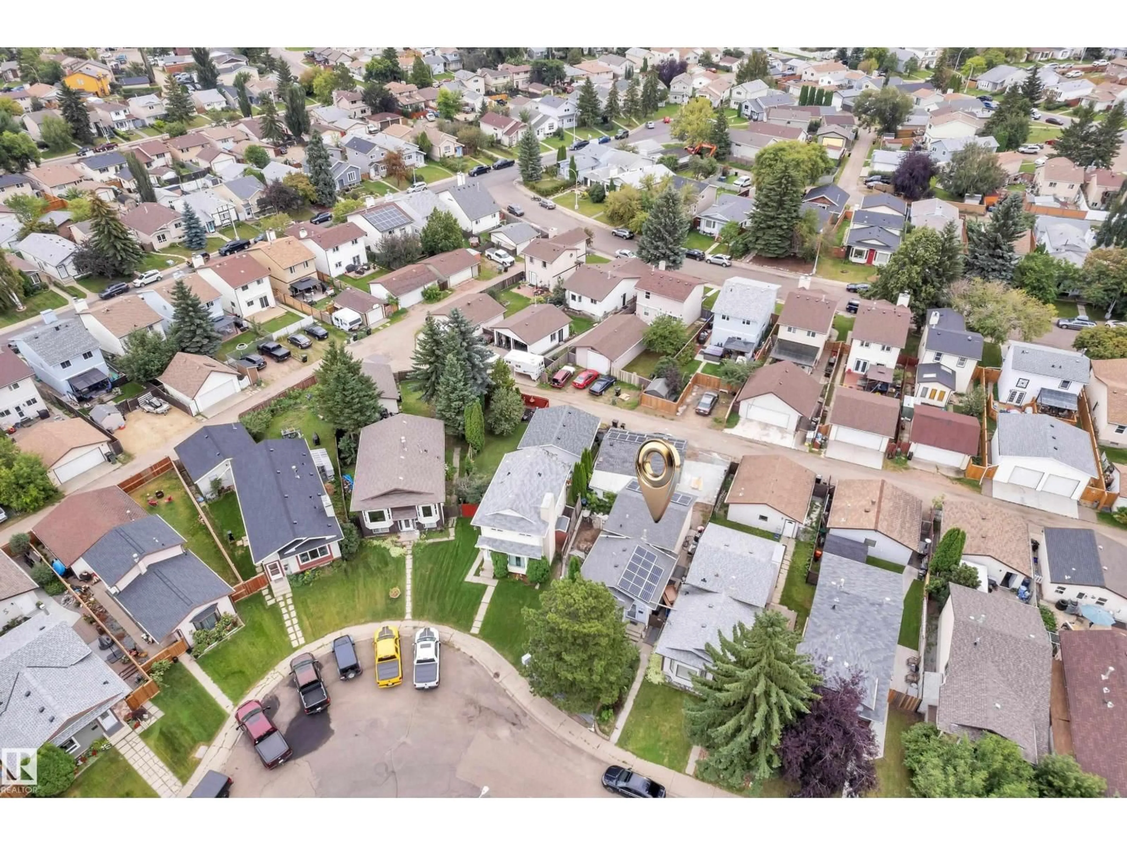 A pic from outside/outdoor area/front of a property/back of a property/a pic from drone, street for 442 KIRKPATRICK CR, Edmonton Alberta T6L5E1