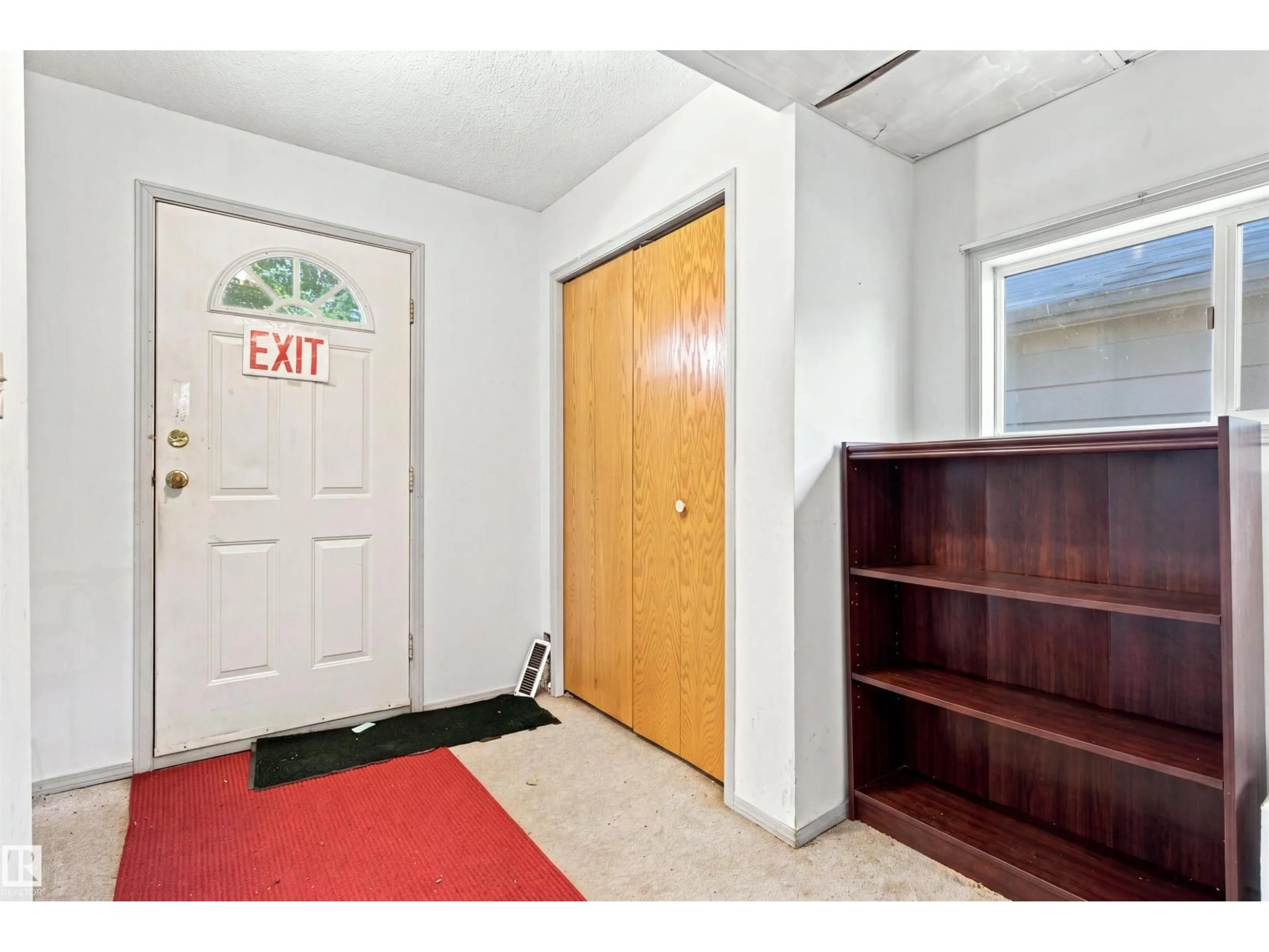 Indoor entryway for 11111 81 AV, Edmonton Alberta T6G0S6