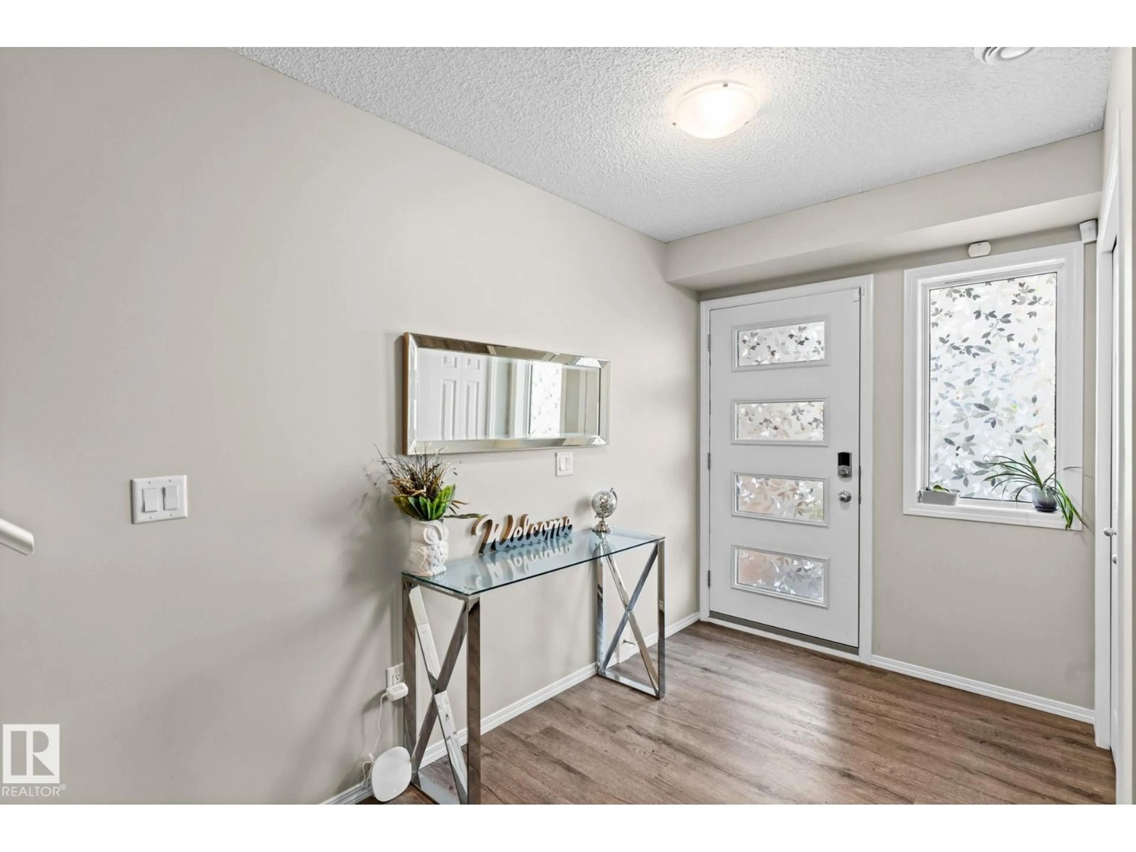 Indoor entryway for 17253 9A AV, Edmonton Alberta T6W3V5