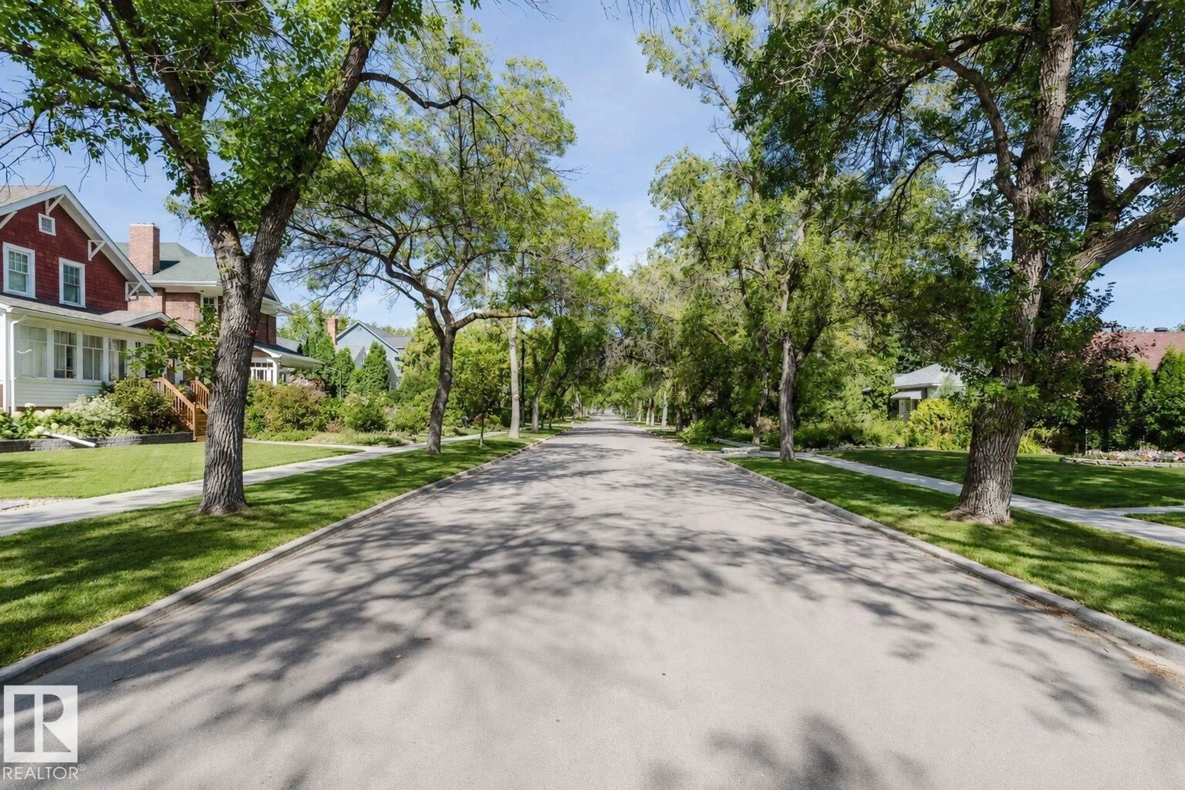 A pic from outside/outdoor area/front of a property/back of a property/a pic from drone, street for 11231 126 ST, Edmonton Alberta T5M0R3