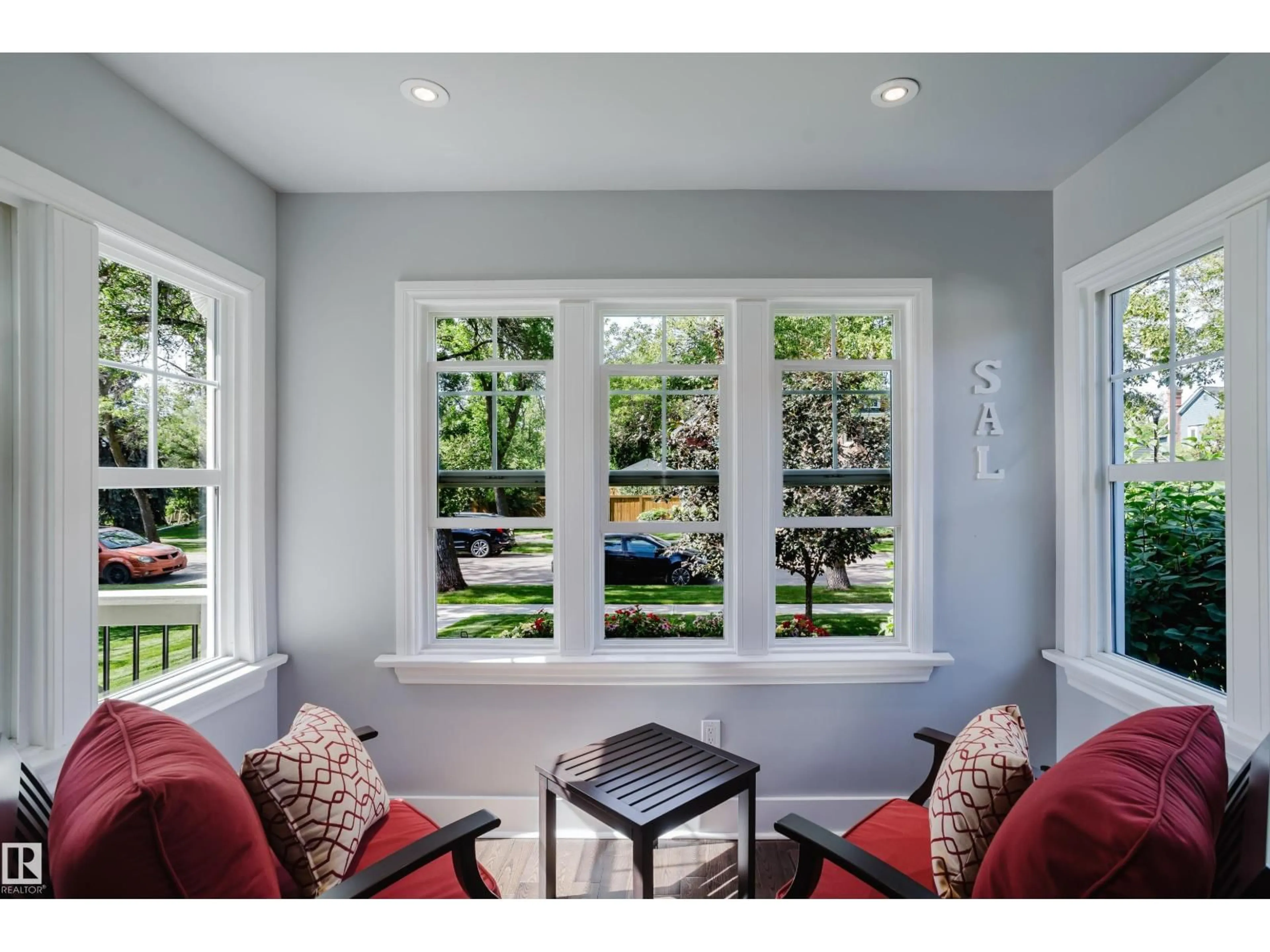 Indoor entryway for 11231 126 ST, Edmonton Alberta T5M0R3