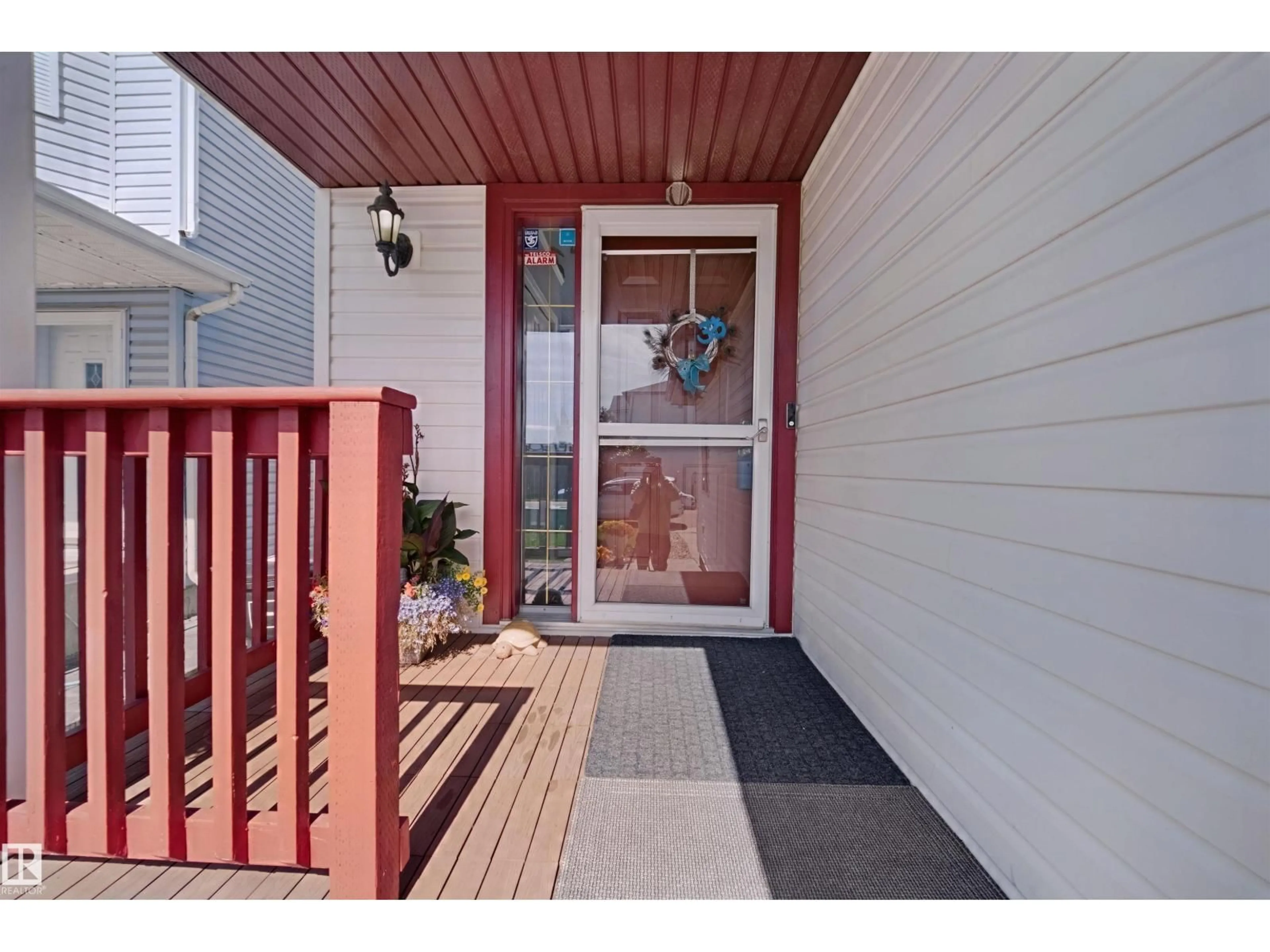 Indoor entryway for 12918 162A AV, Edmonton Alberta T6V1T1