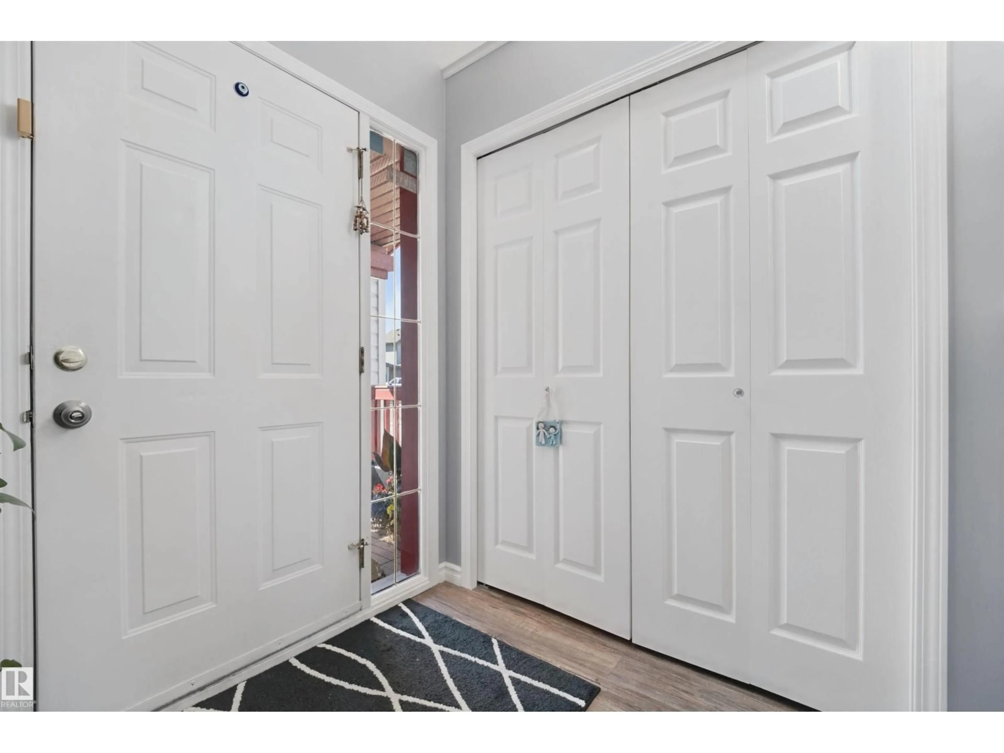 Indoor entryway for 12918 162A AV, Edmonton Alberta T6V1T1