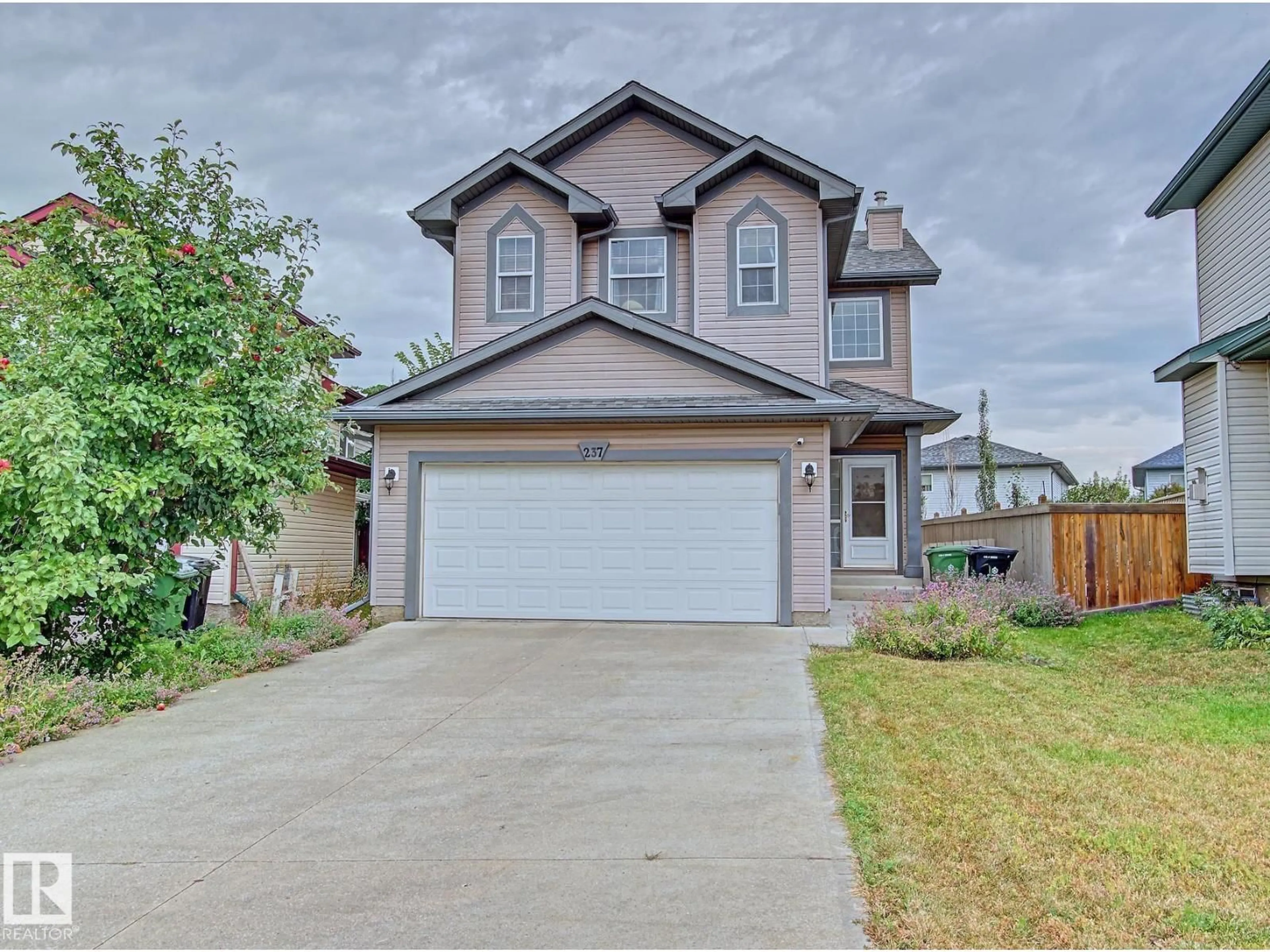 Home with vinyl exterior material, street for 237 WESTWOOD LN, Fort Saskatchewan Alberta T8L4N6