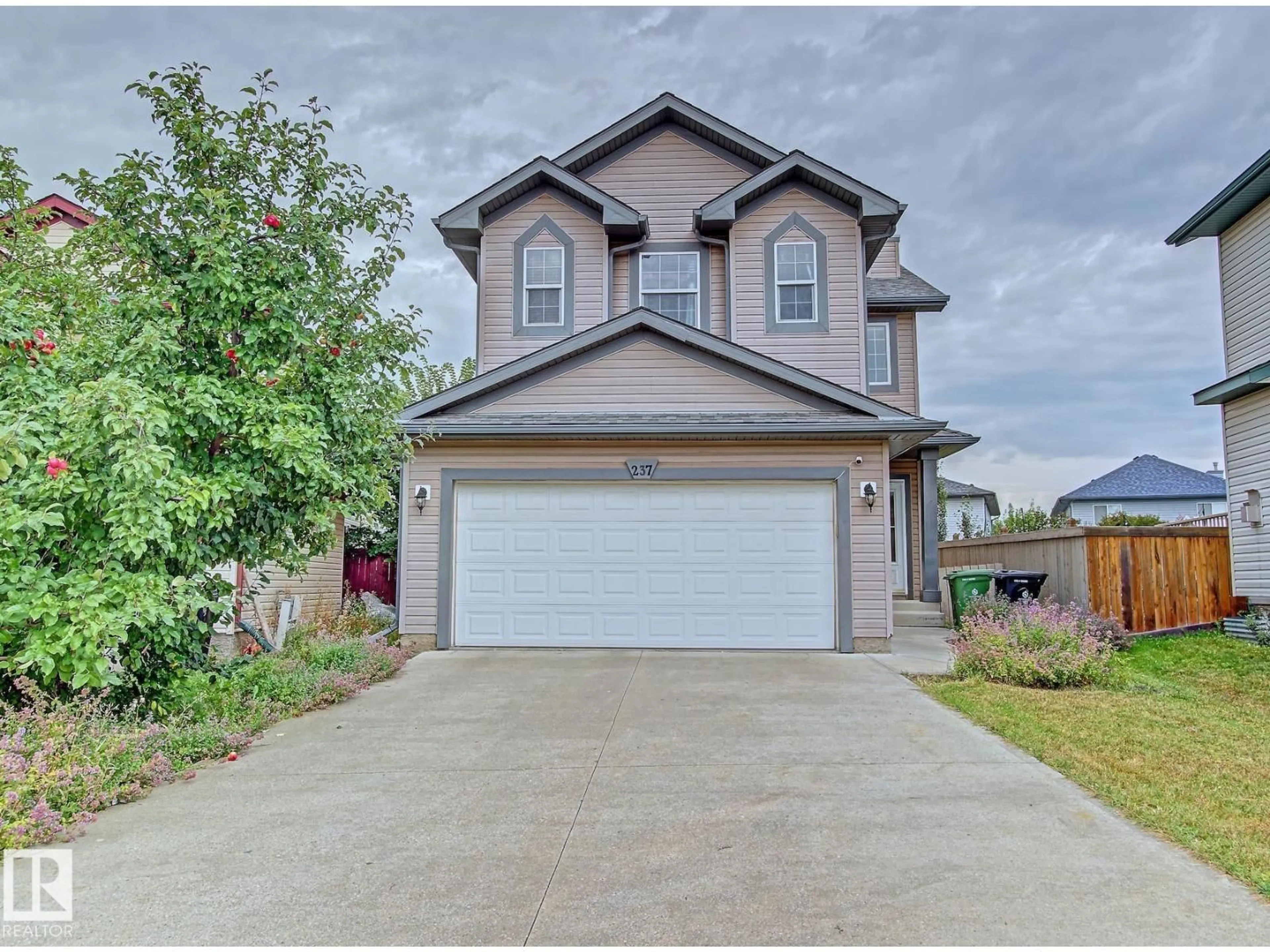 Home with vinyl exterior material, street for 237 WESTWOOD LN, Fort Saskatchewan Alberta T8L4N6