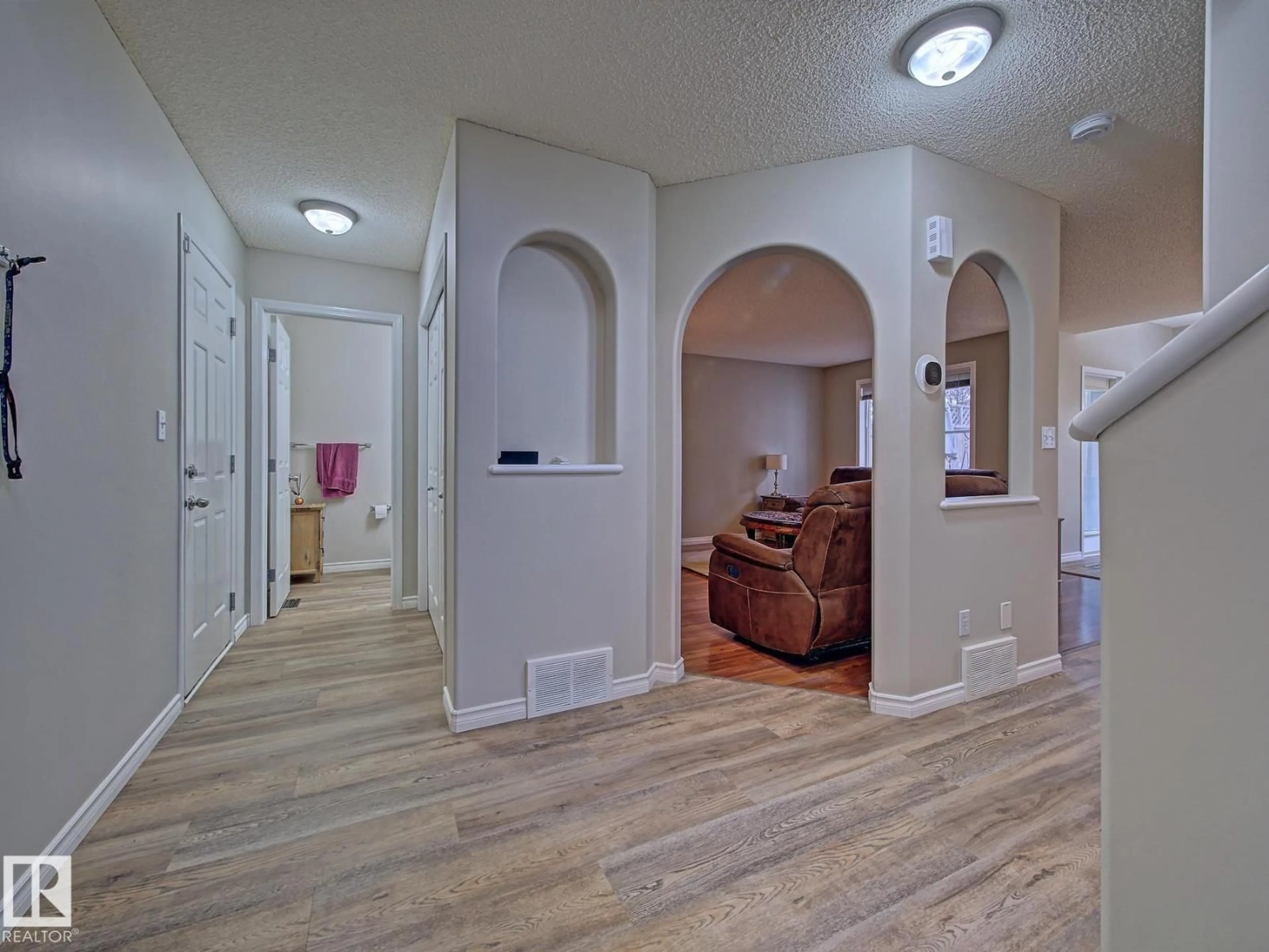 Indoor entryway for 237 WESTWOOD LN, Fort Saskatchewan Alberta T8L4N6