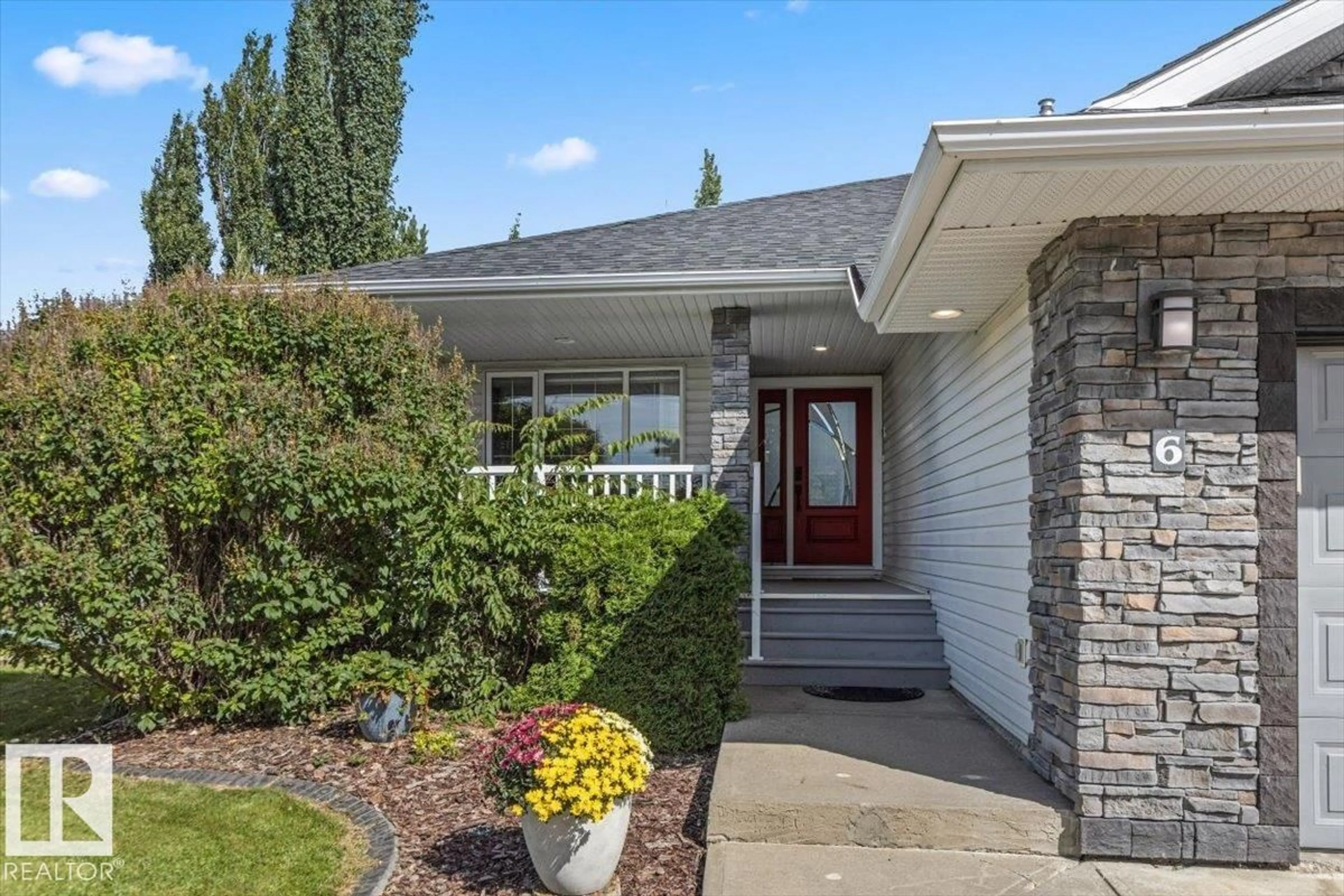 Home with vinyl exterior material, street for 6 HUNTER PL, St. Albert Alberta T8N5W6