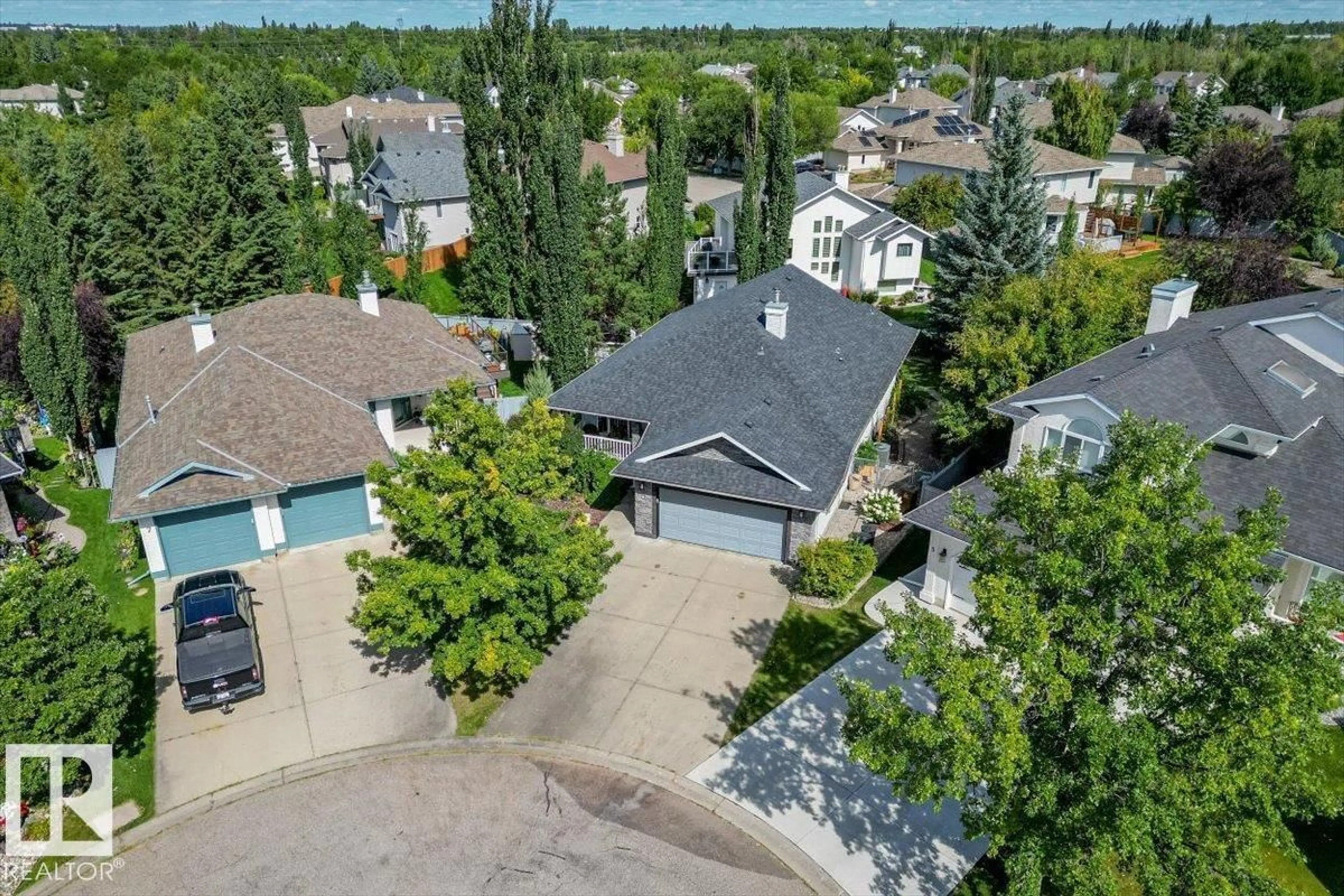 A pic from outside/outdoor area/front of a property/back of a property/a pic from drone, street for 6 HUNTER PL, St. Albert Alberta T8N5W6