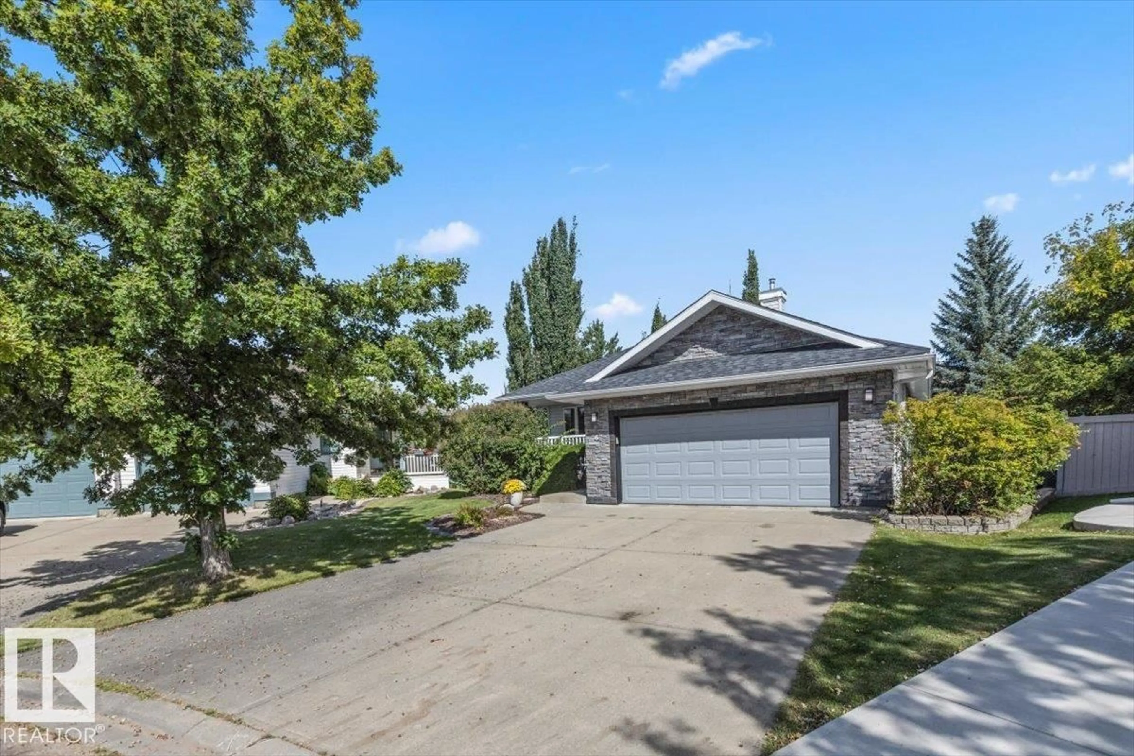 A pic from outside/outdoor area/front of a property/back of a property/a pic from drone, street for 6 HUNTER PL, St. Albert Alberta T8N5W6