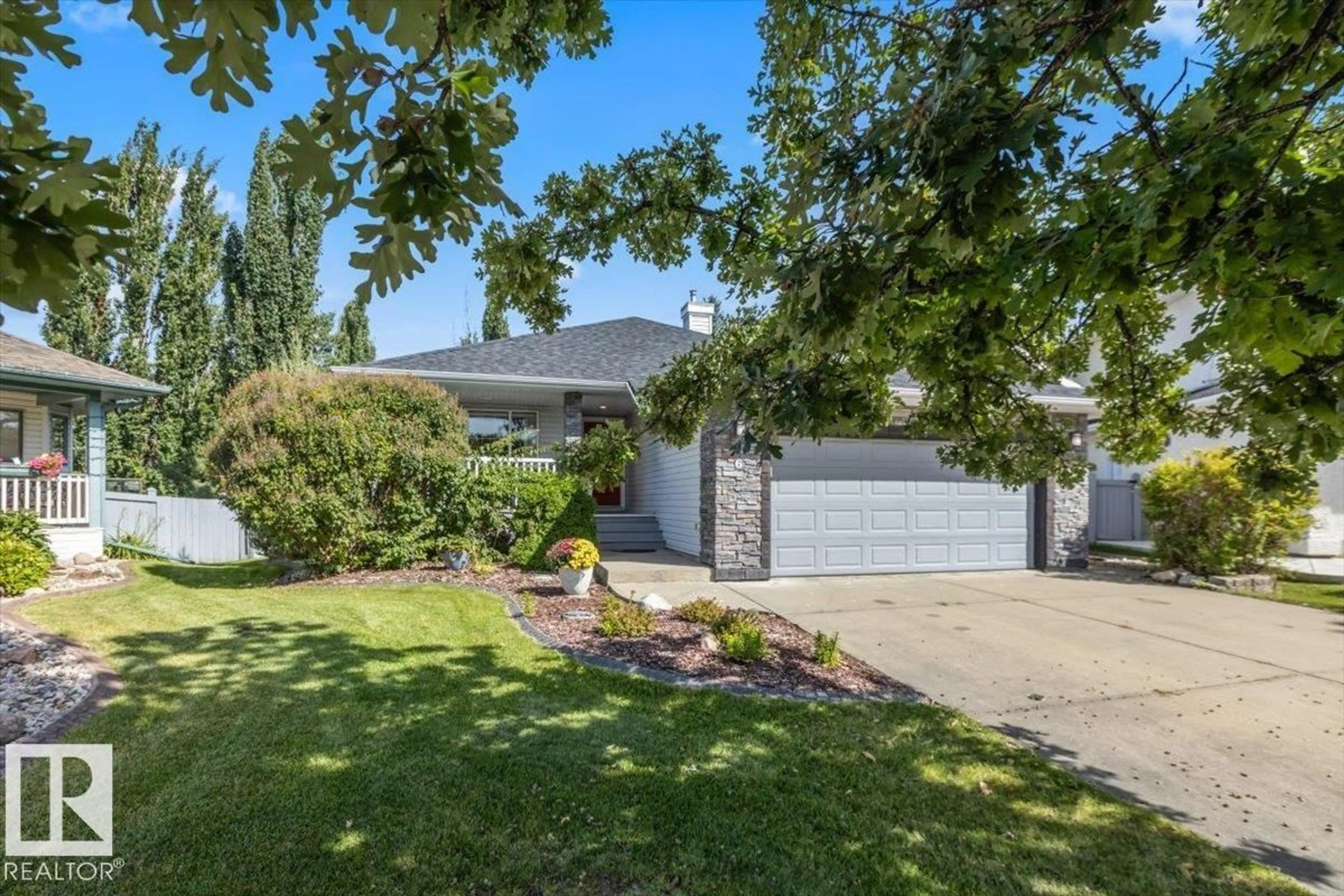 A pic from outside/outdoor area/front of a property/back of a property/a pic from drone, street for 6 HUNTER PL, St. Albert Alberta T8N5W6