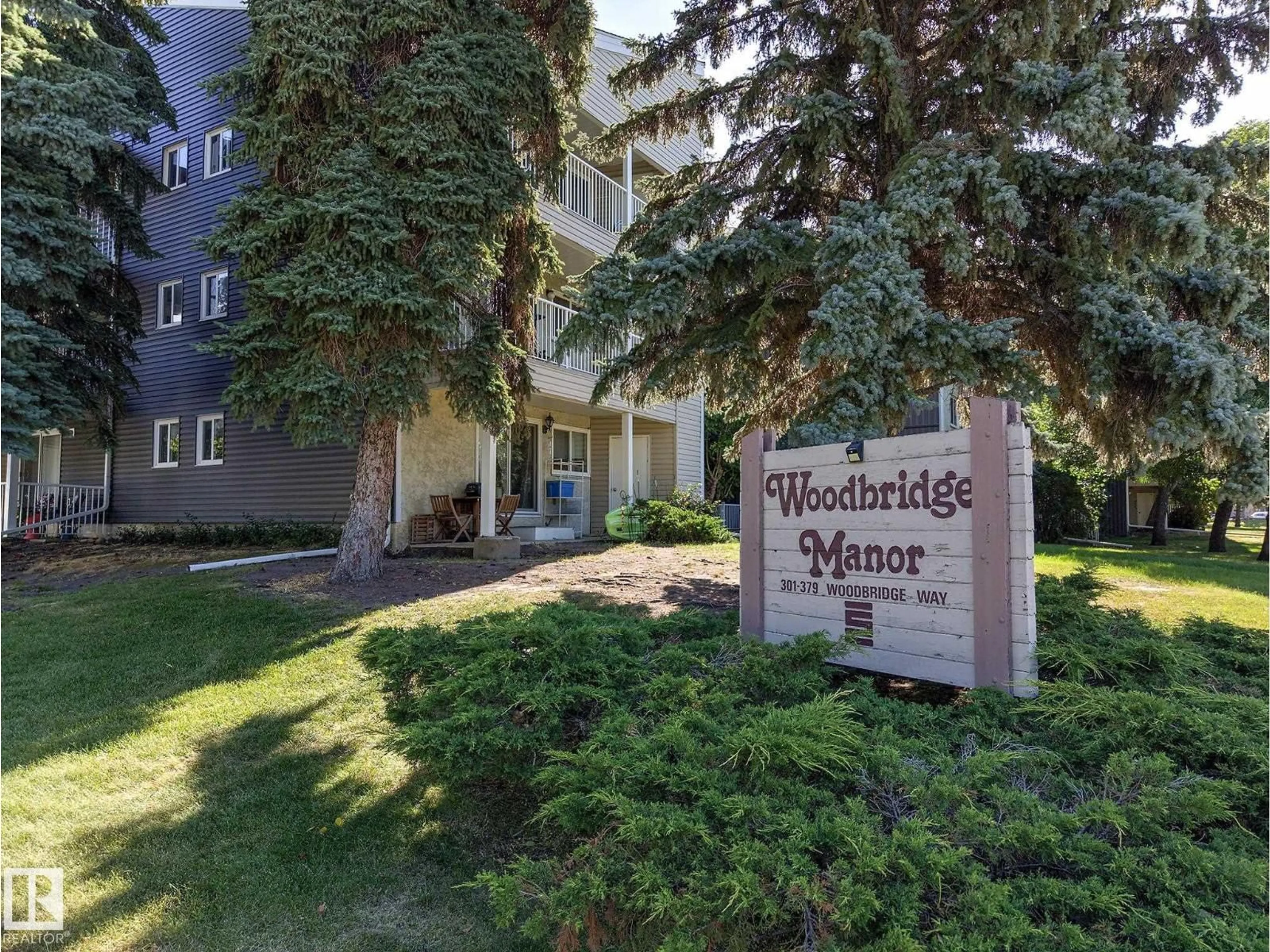 Indoor foyer for 305 - 355 WOODBRIDGE WY, Sherwood Park Alberta T8A4G3
