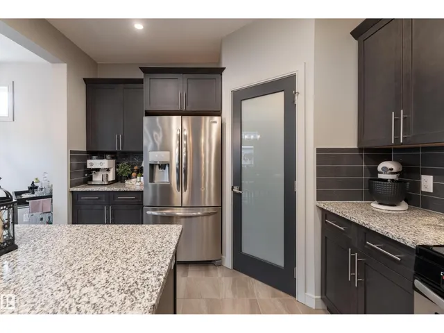 7038 172A AV, Edmonton 5