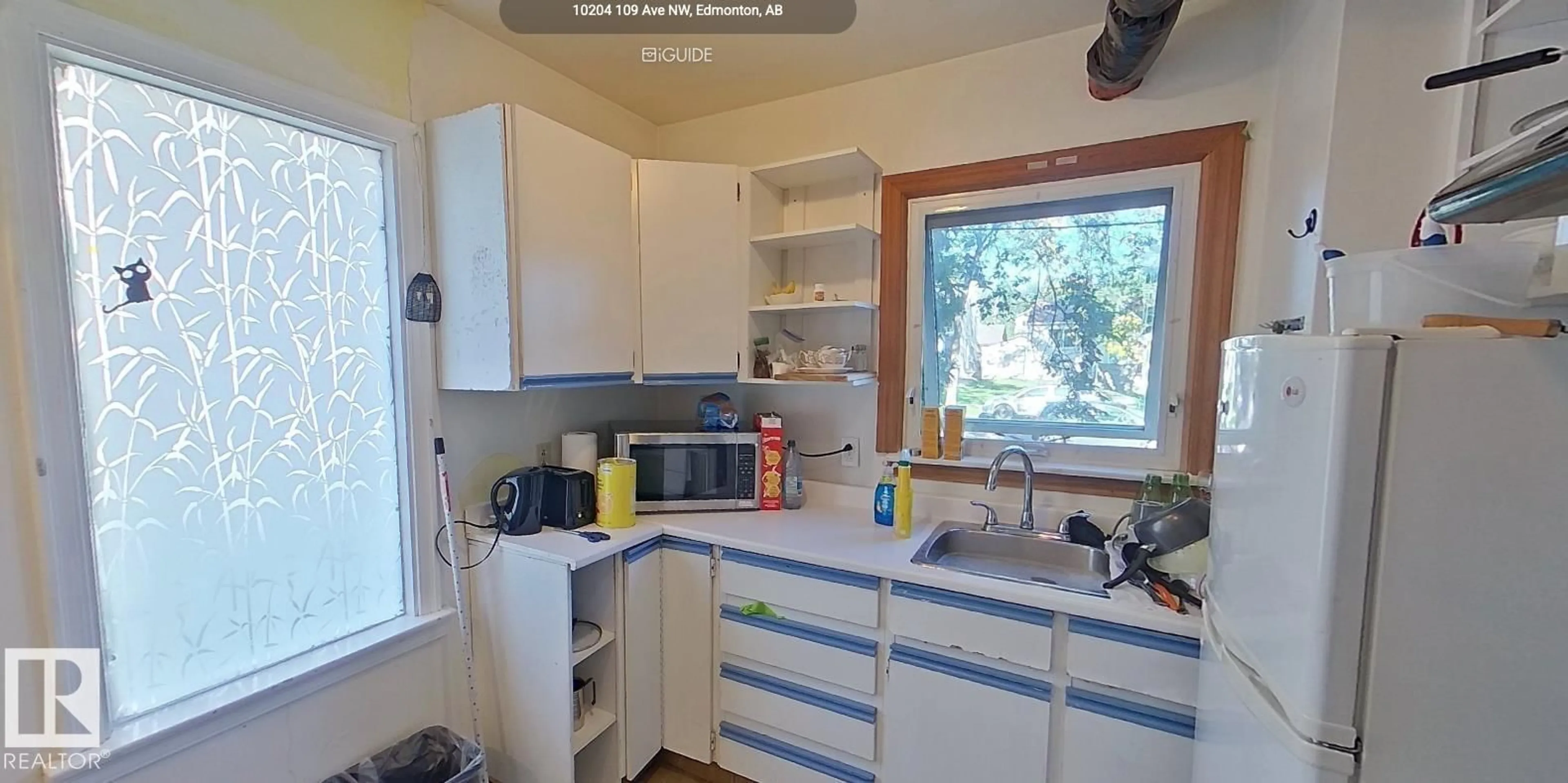 Standard kitchen, unknown for 10204 123 AV, Edmonton Alberta T5G0V6