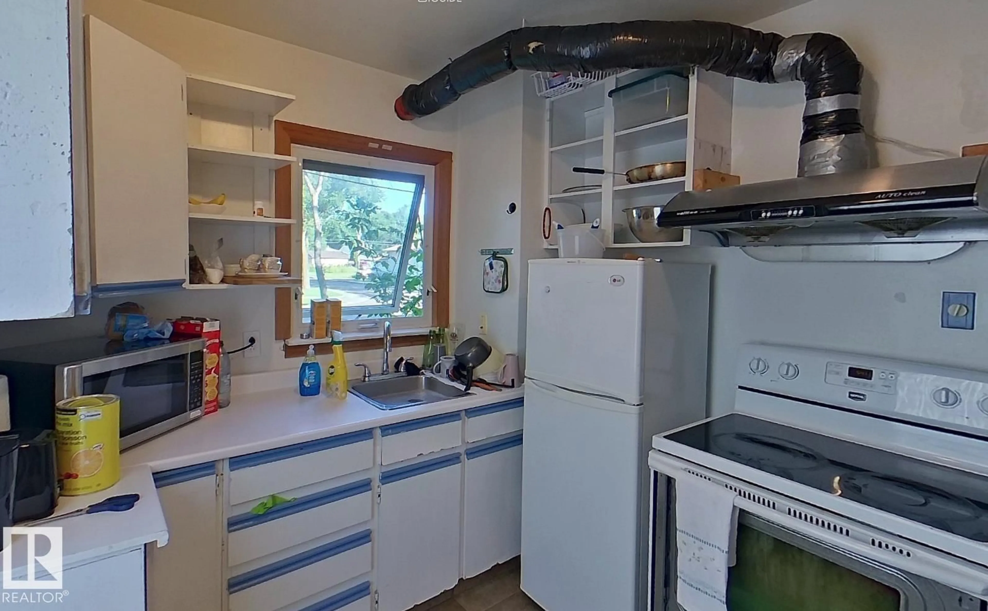 Standard kitchen, unknown for 10204 123 AV, Edmonton Alberta T5G0V6
