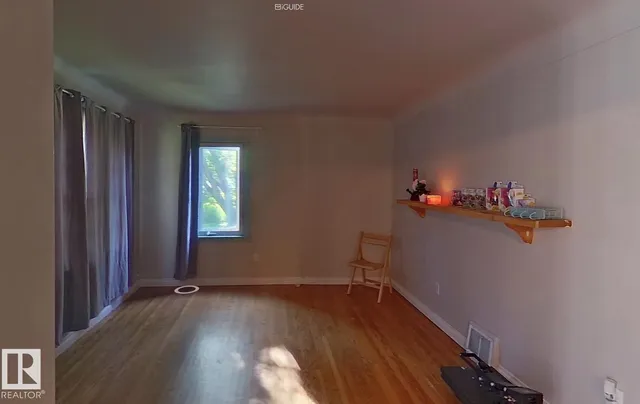 10204 123 AV, Edmonton 5