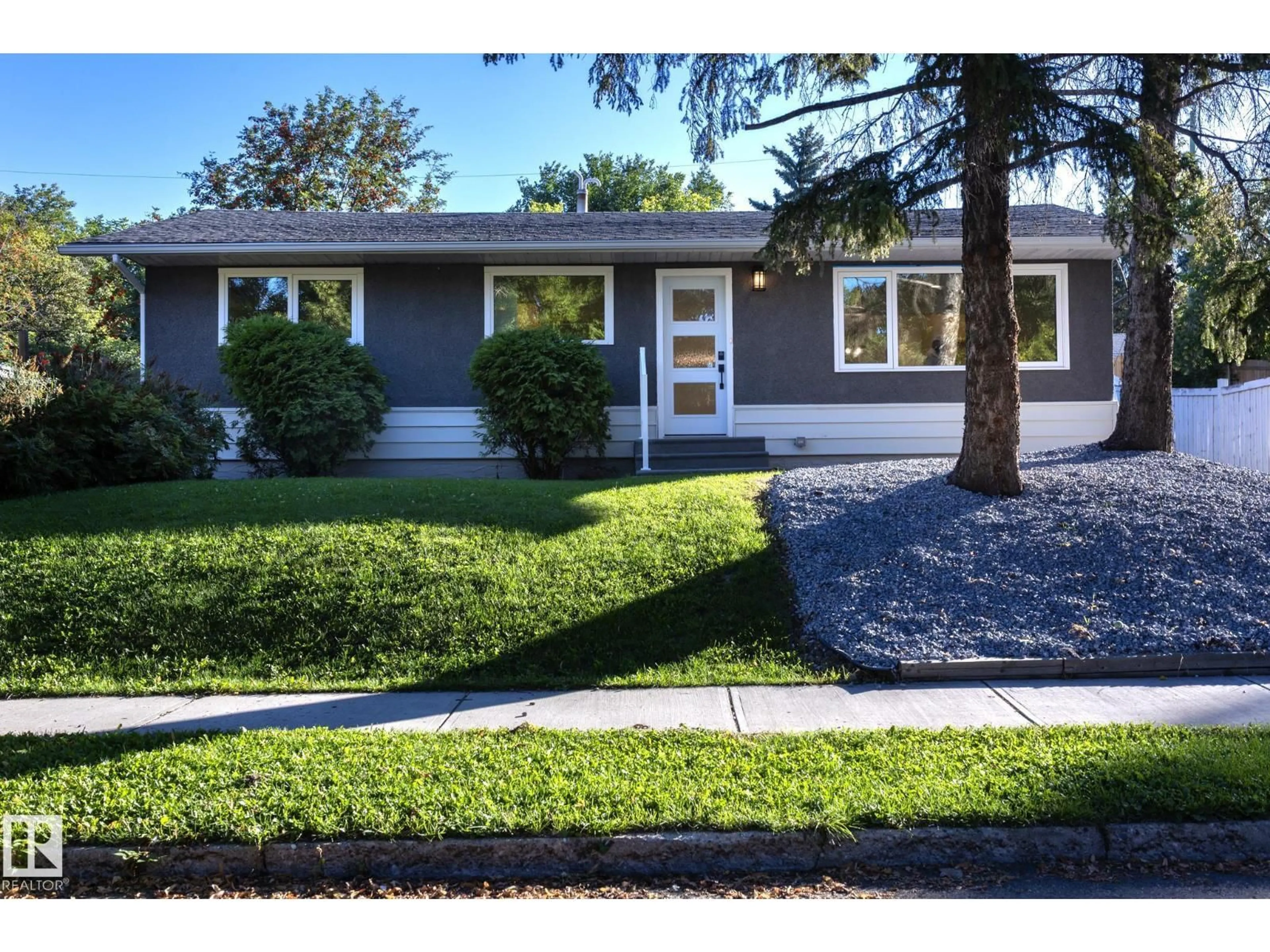 Home with vinyl exterior material, street for 21 SHERIDAN DR, St. Albert Alberta T8N0J1