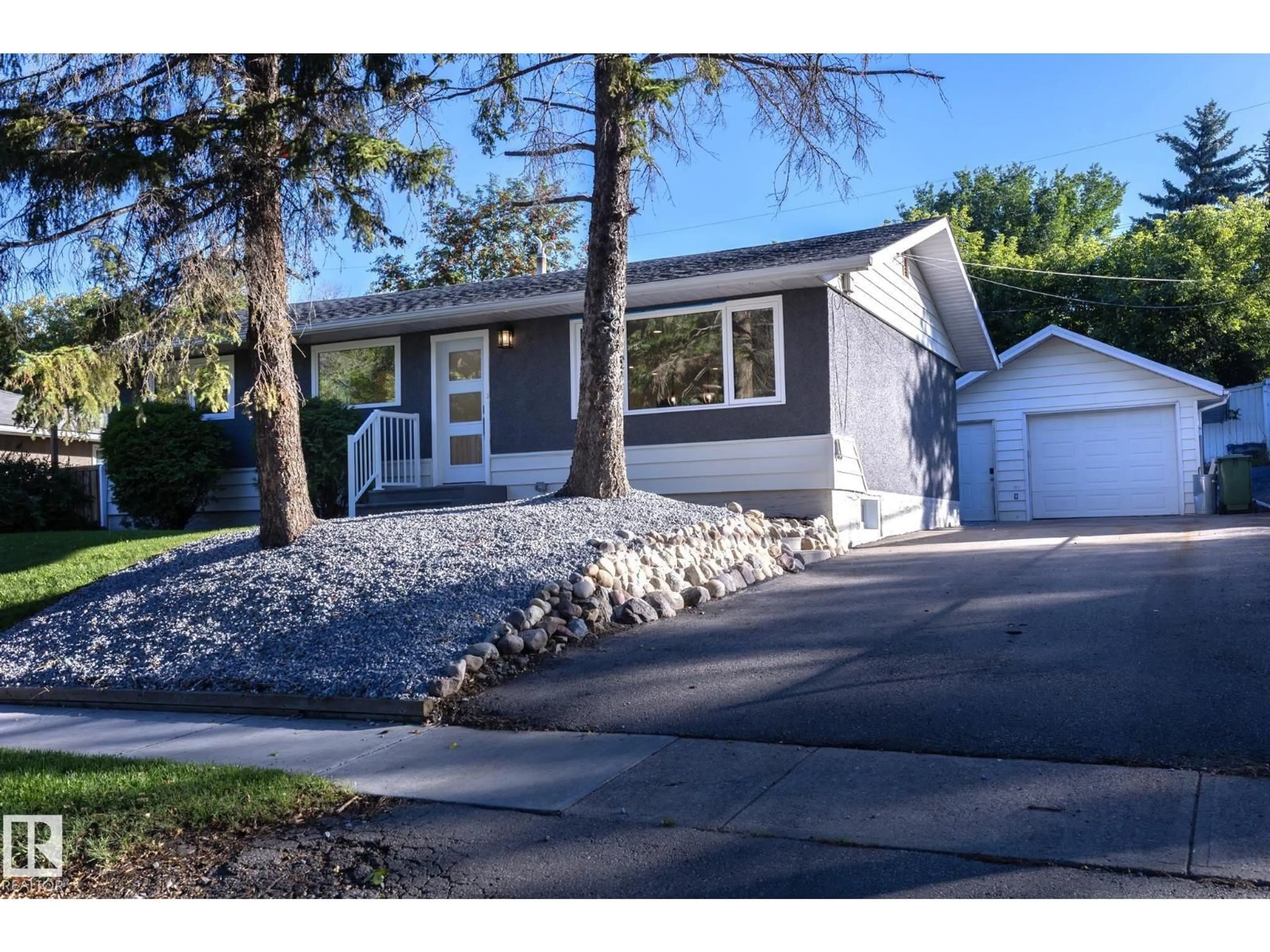 Home with vinyl exterior material, street for 21 SHERIDAN DR, St. Albert Alberta T8N0J1