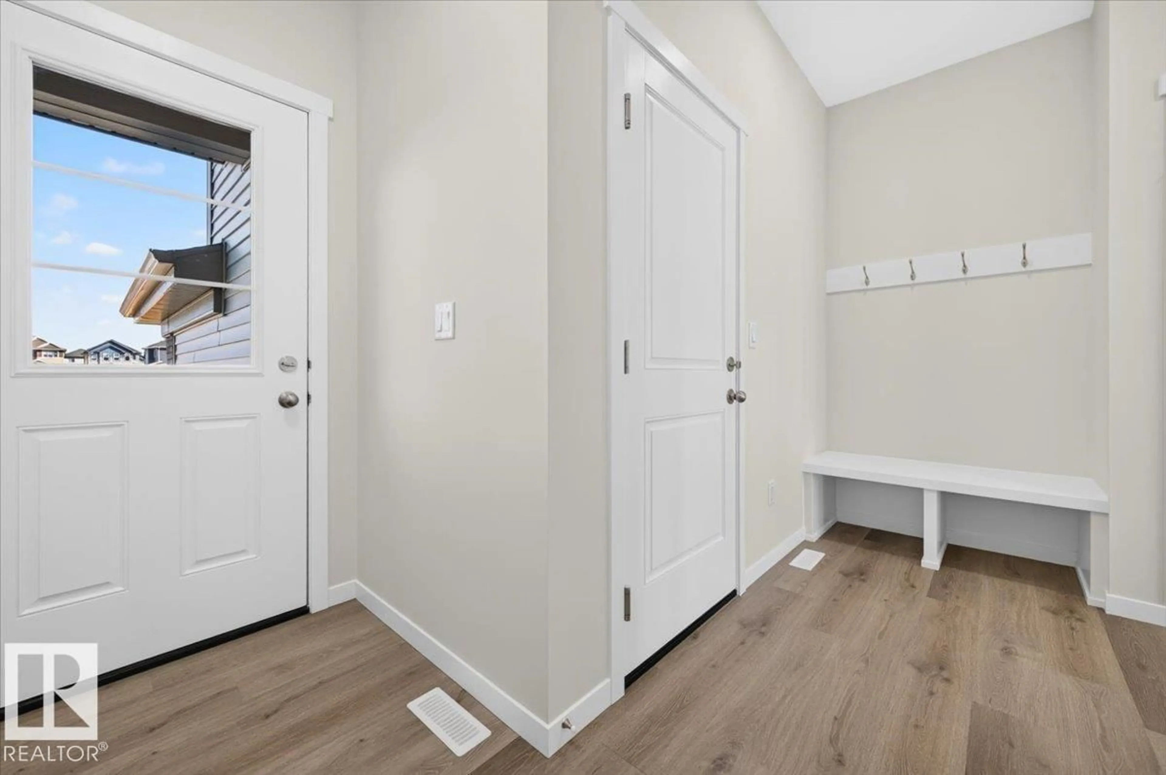 Indoor entryway for 17916 63 ST, Edmonton Alberta T5Y4L9