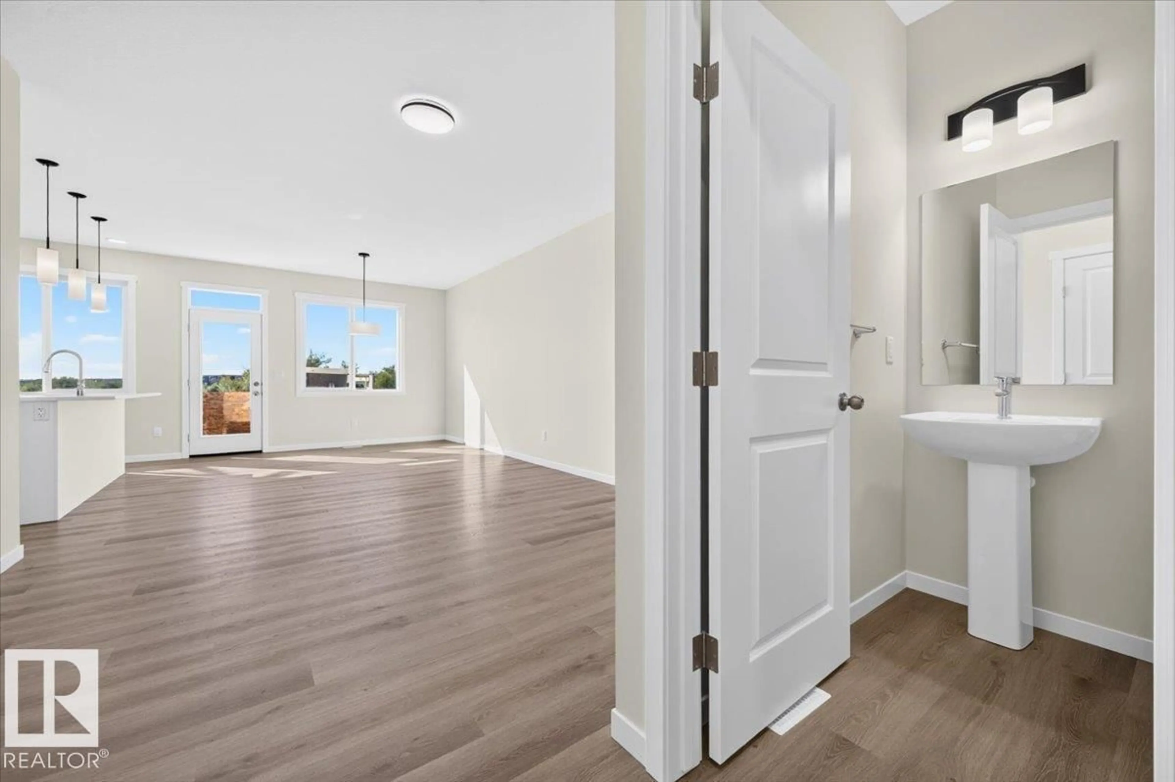 Indoor entryway for 17916 63 ST, Edmonton Alberta T5Y4L9