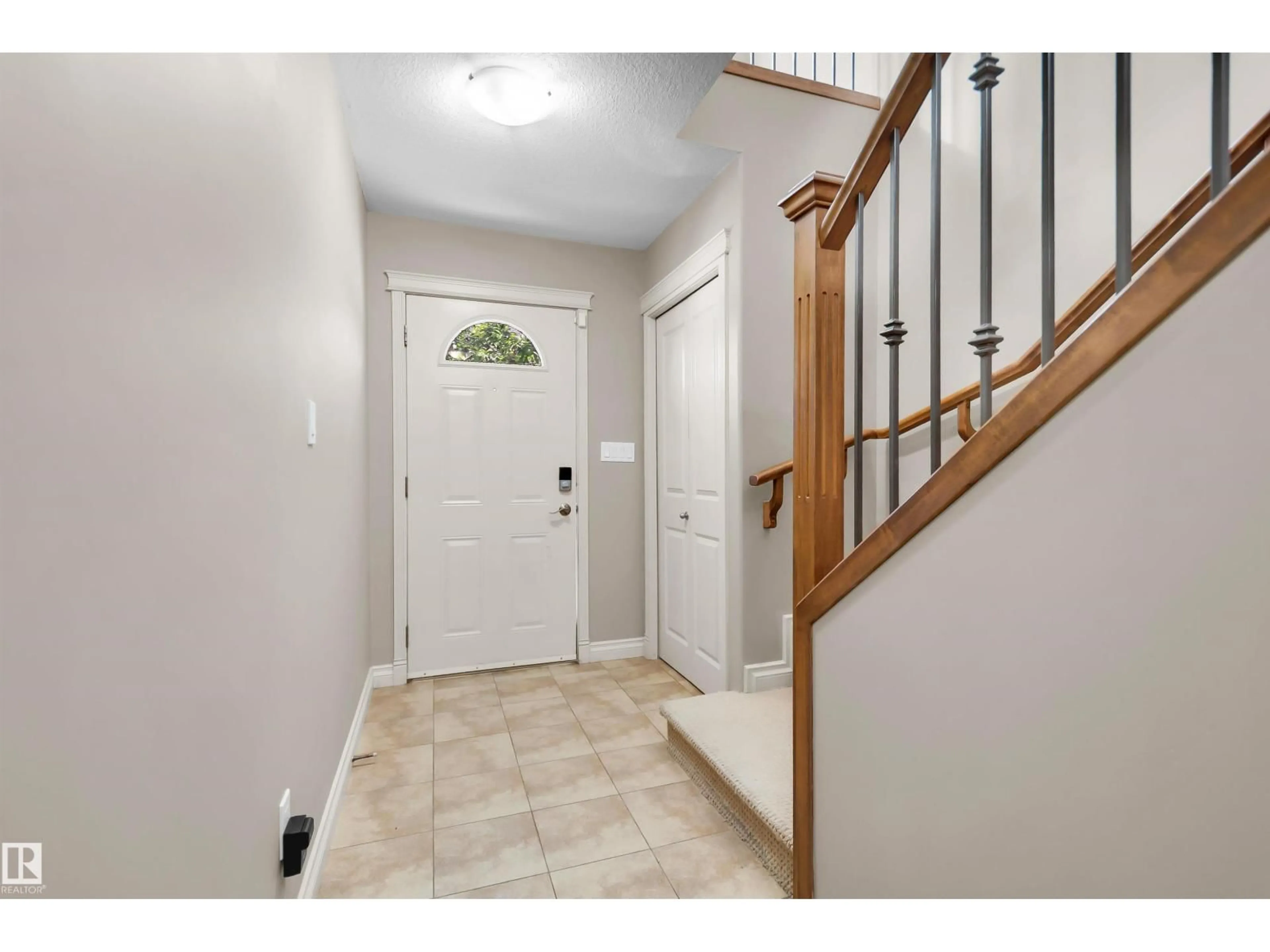 Indoor entryway for 5 - 5120 164 AV, Edmonton Alberta T5Y0L7