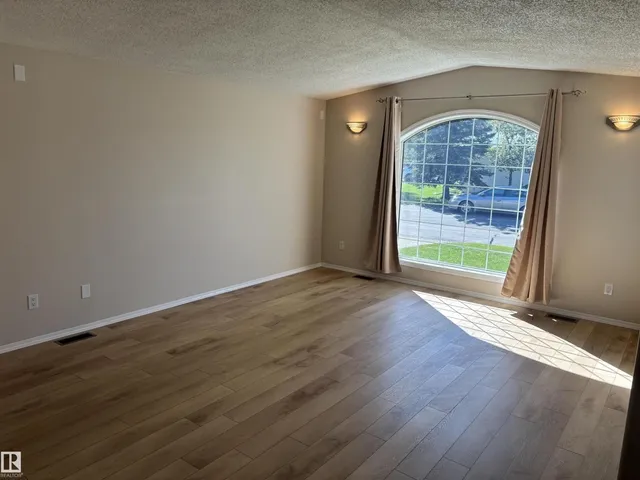 56 RIM RD, Edmonton 4