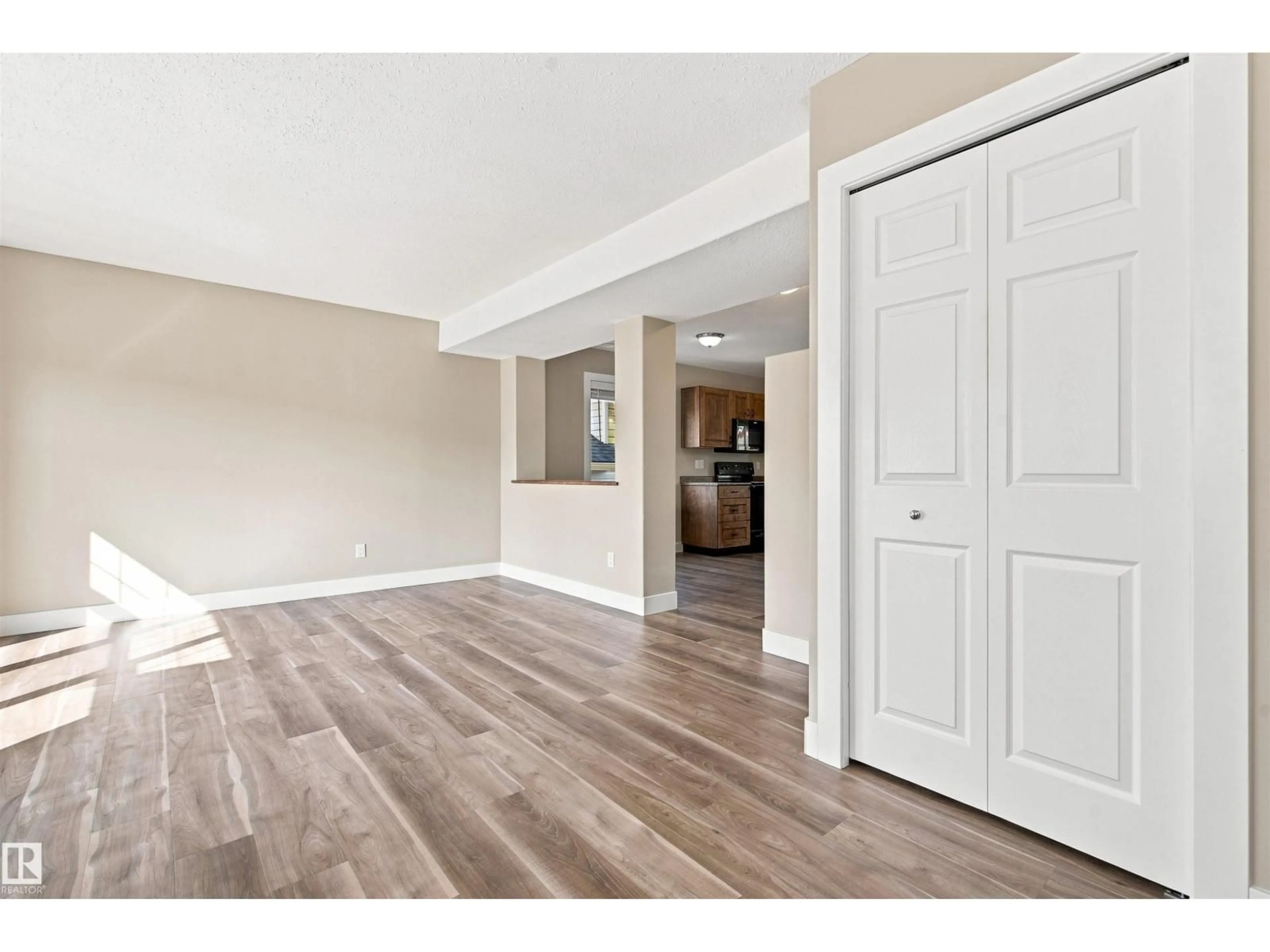 Indoor entryway for 109 26 ST, Cold Lake Alberta T9M0E3