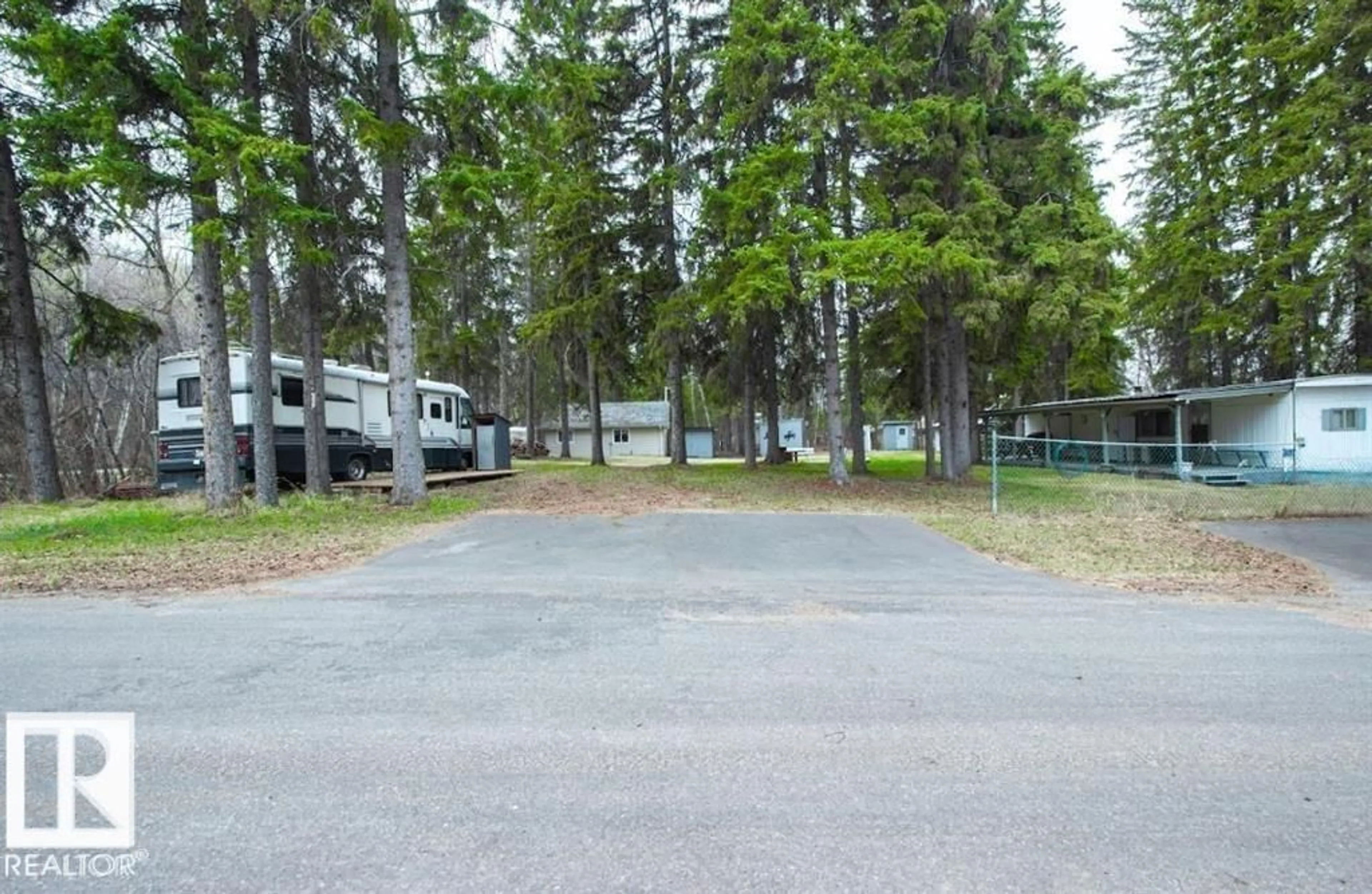 Patio, unknown for #314 & 315 - 55230 RGE RD 10, Rural Sturgeon County Alberta T8R0K4