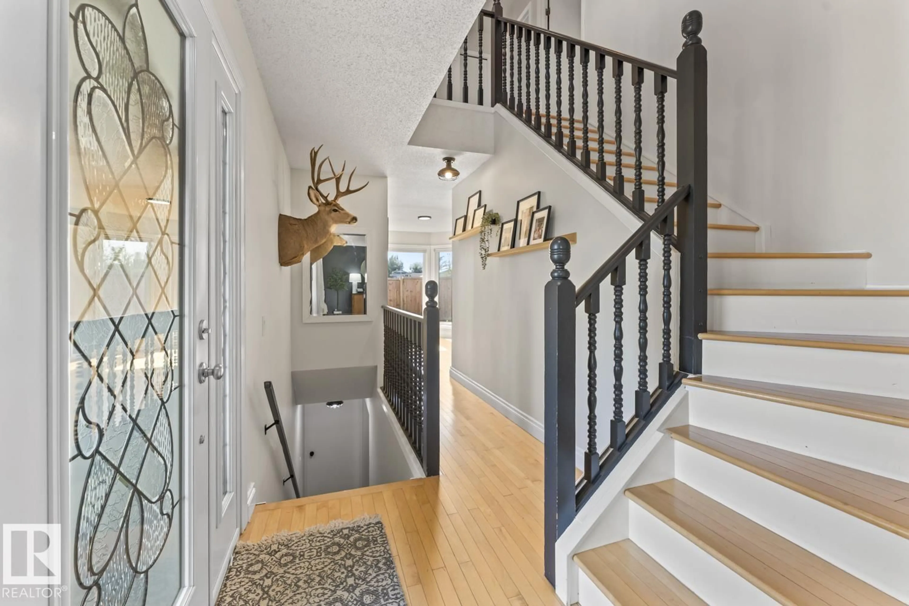Indoor entryway for 215 18 ST, Cold Lake Alberta T9M1B6