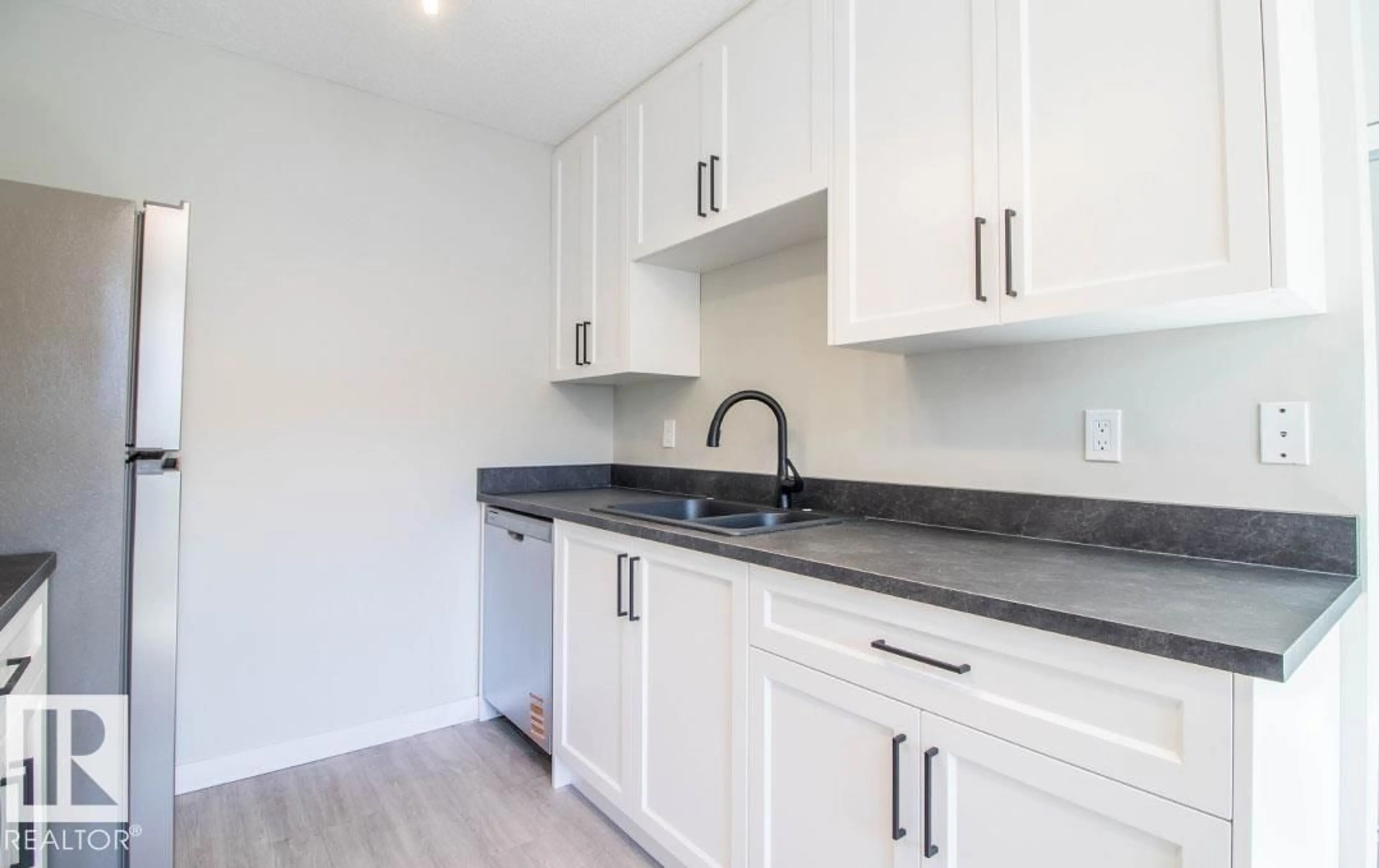 Standard kitchen, unknown for 3129 139 AV, Edmonton Alberta T5Y1R4