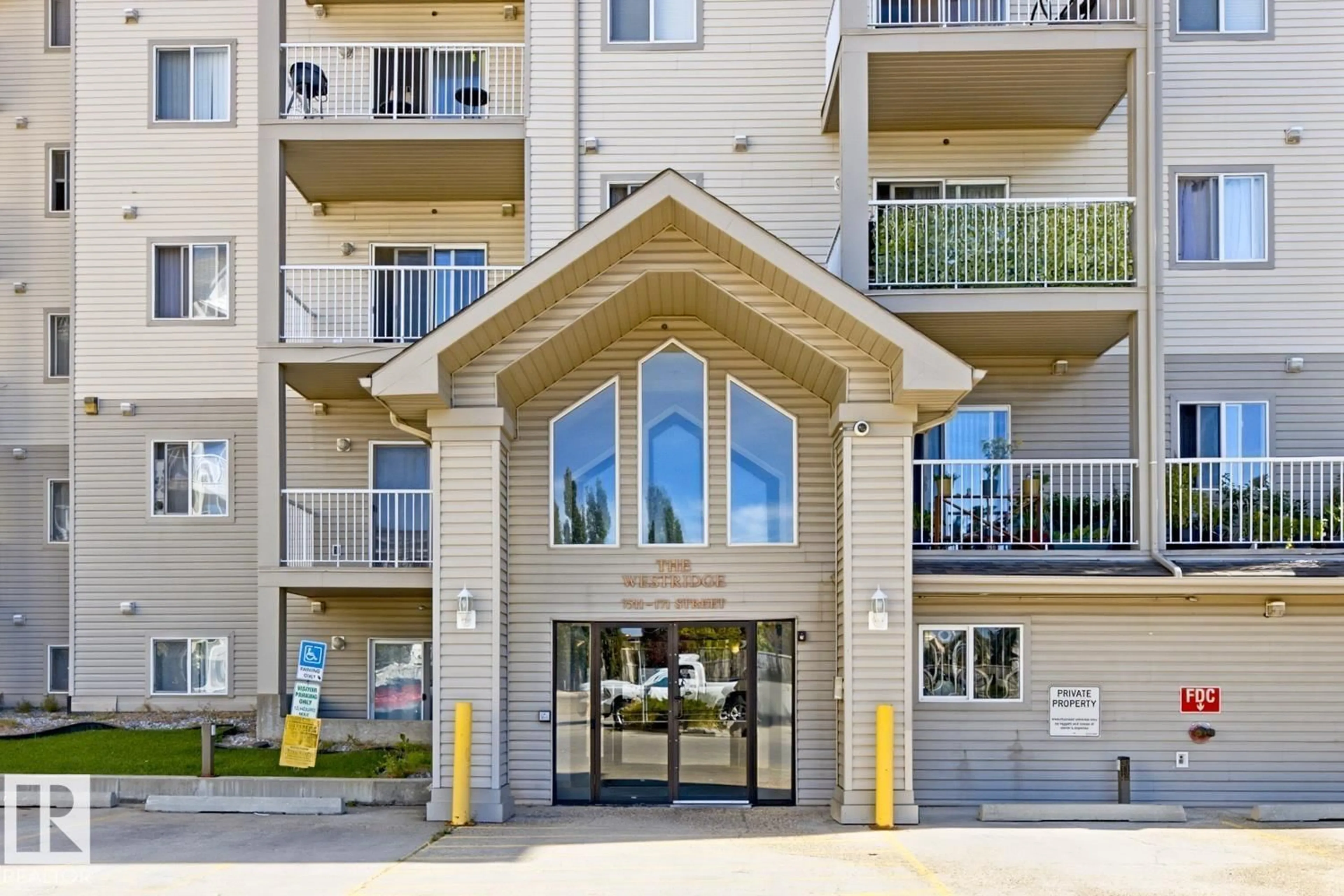 Indoor foyer for #101 - 7511 171 ST, Edmonton Alberta T5T6S7