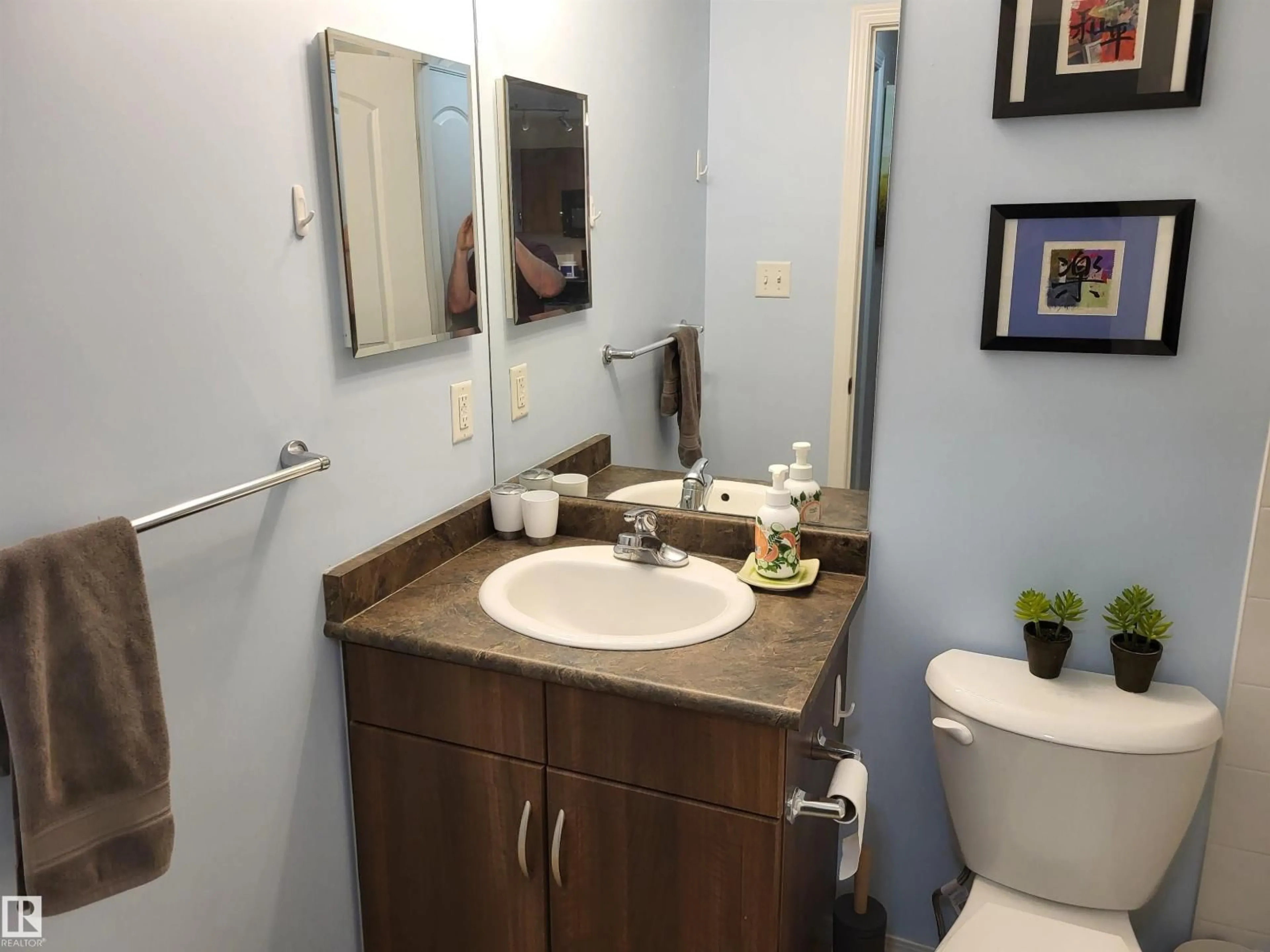 Standard bathroom, unknown for 339 WOODSMERE CL, Fort Saskatchewan Alberta T8L0C8