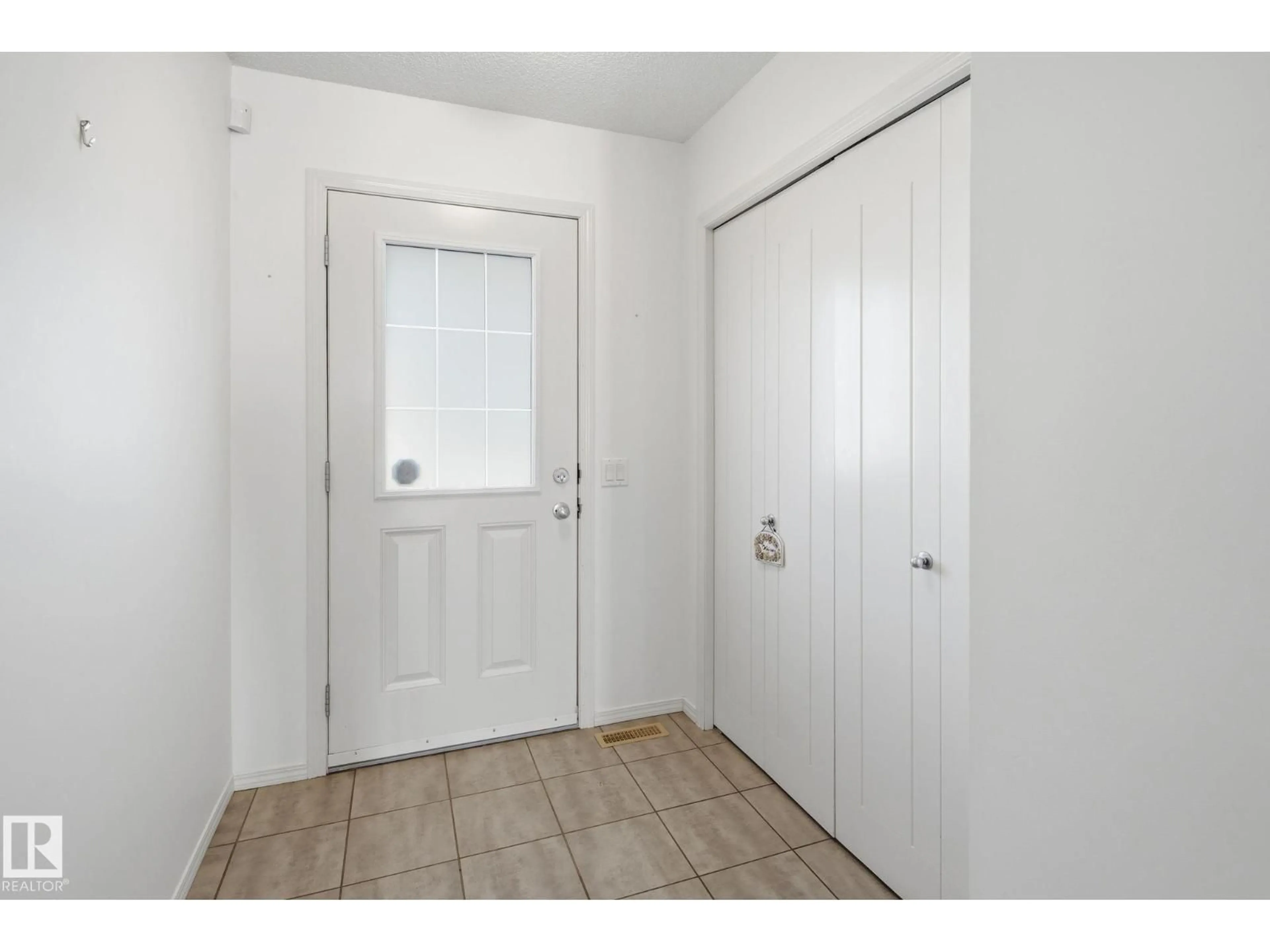 Indoor entryway for NW - 16822 52 ST, Edmonton Alberta T5Y0R9