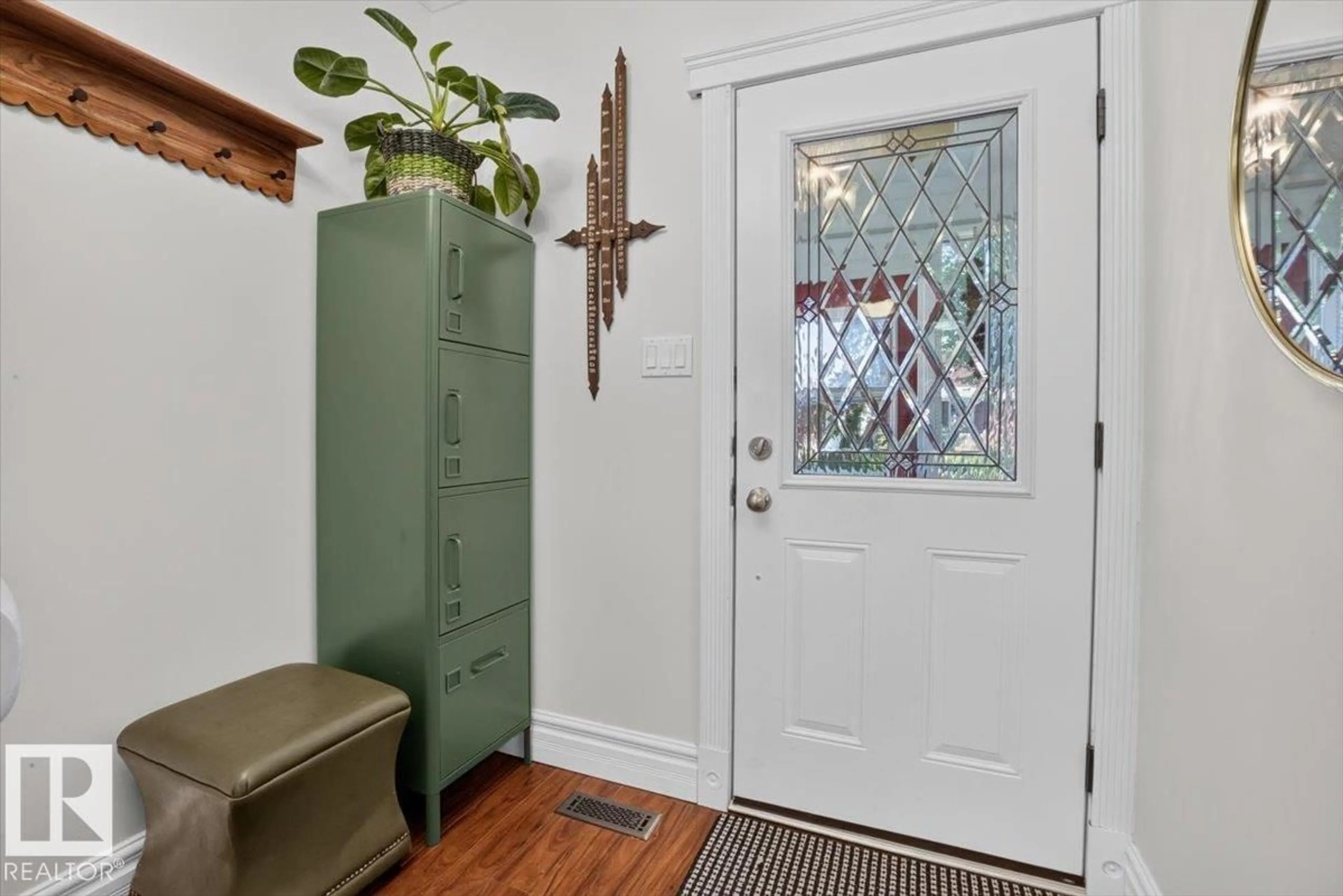 Indoor entryway for NW - 11636 95A ST, Edmonton Alberta T5G1P8