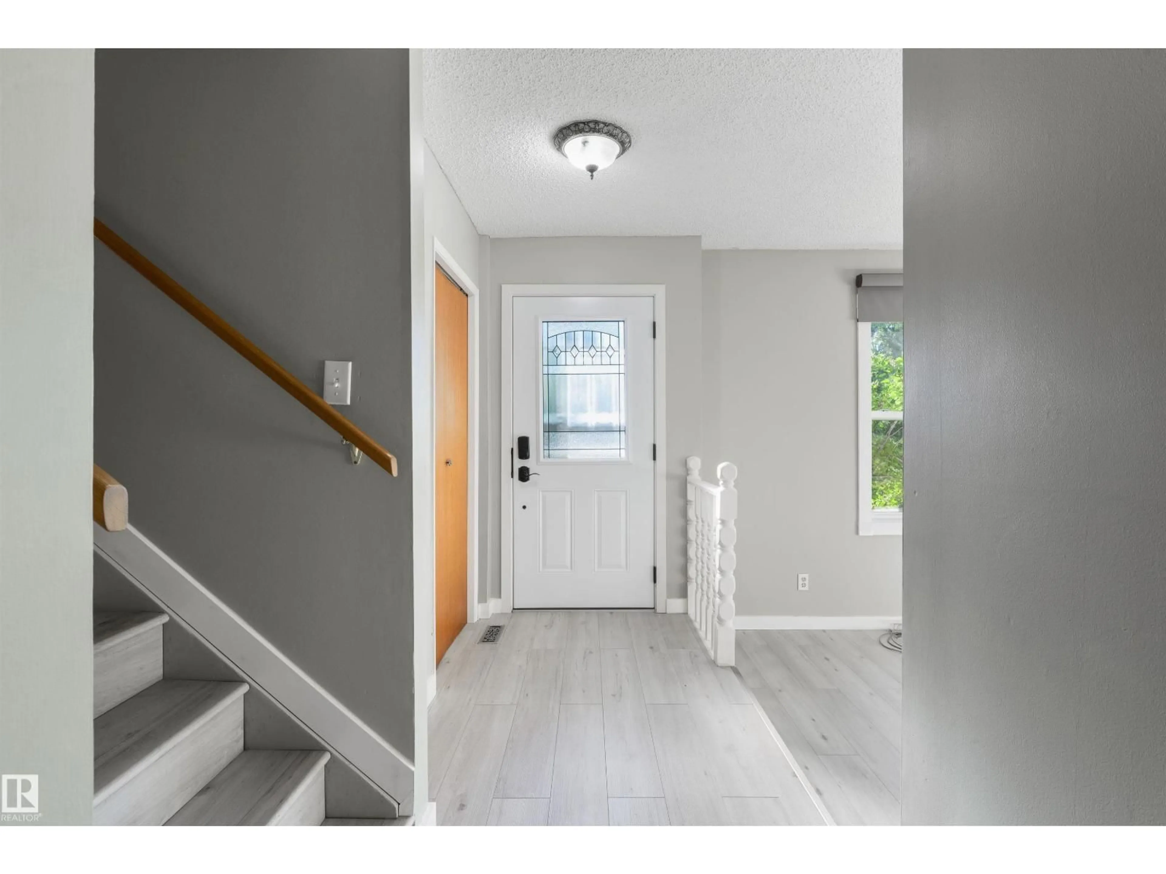 Indoor entryway for 4 - 2103 TWP ROAD 525 B, Rural Parkland County Alberta T7Y2L4