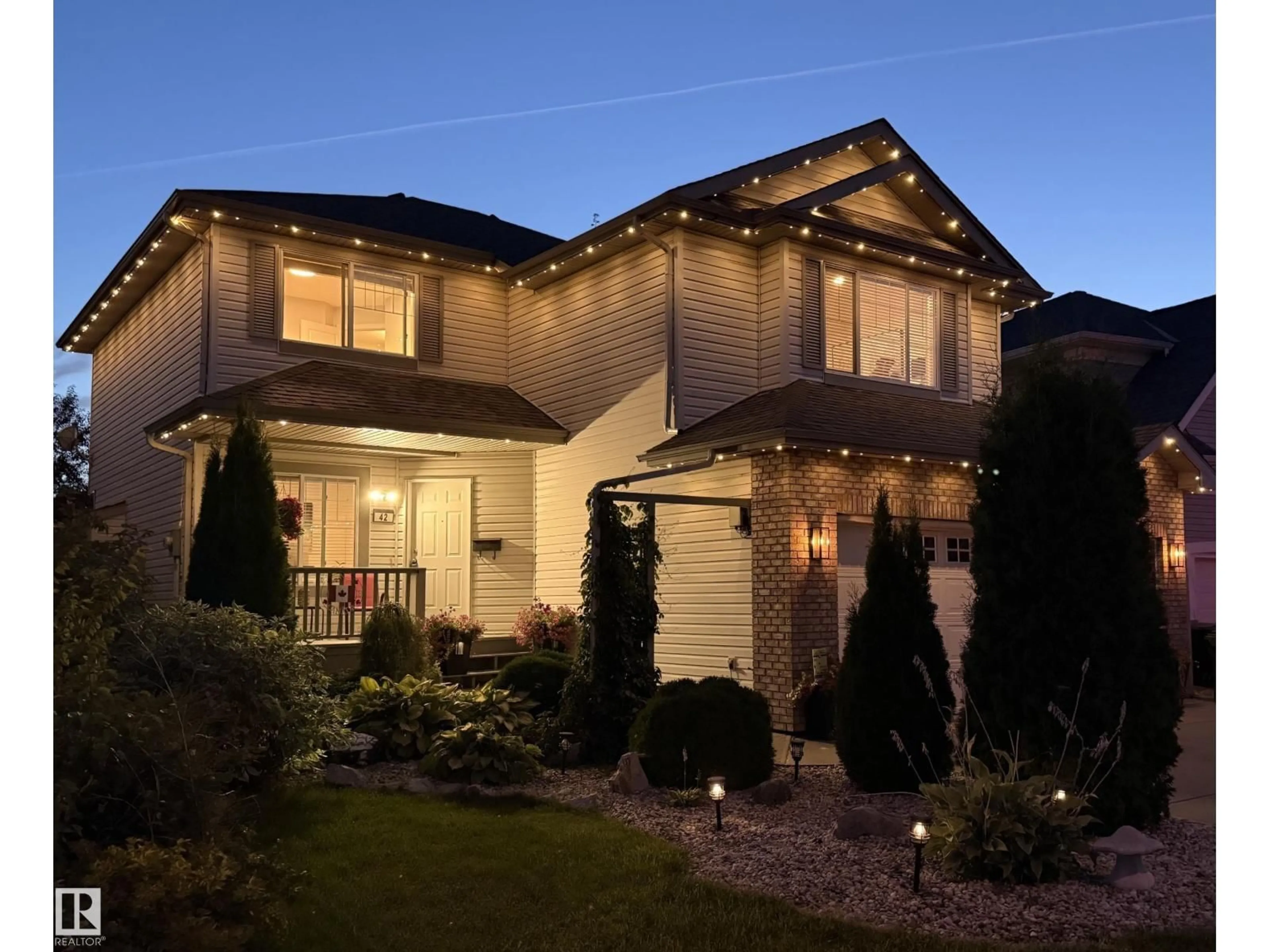 Home with vinyl exterior material, street for 42 CARSON CO, Sherwood Park Alberta T8H2G6