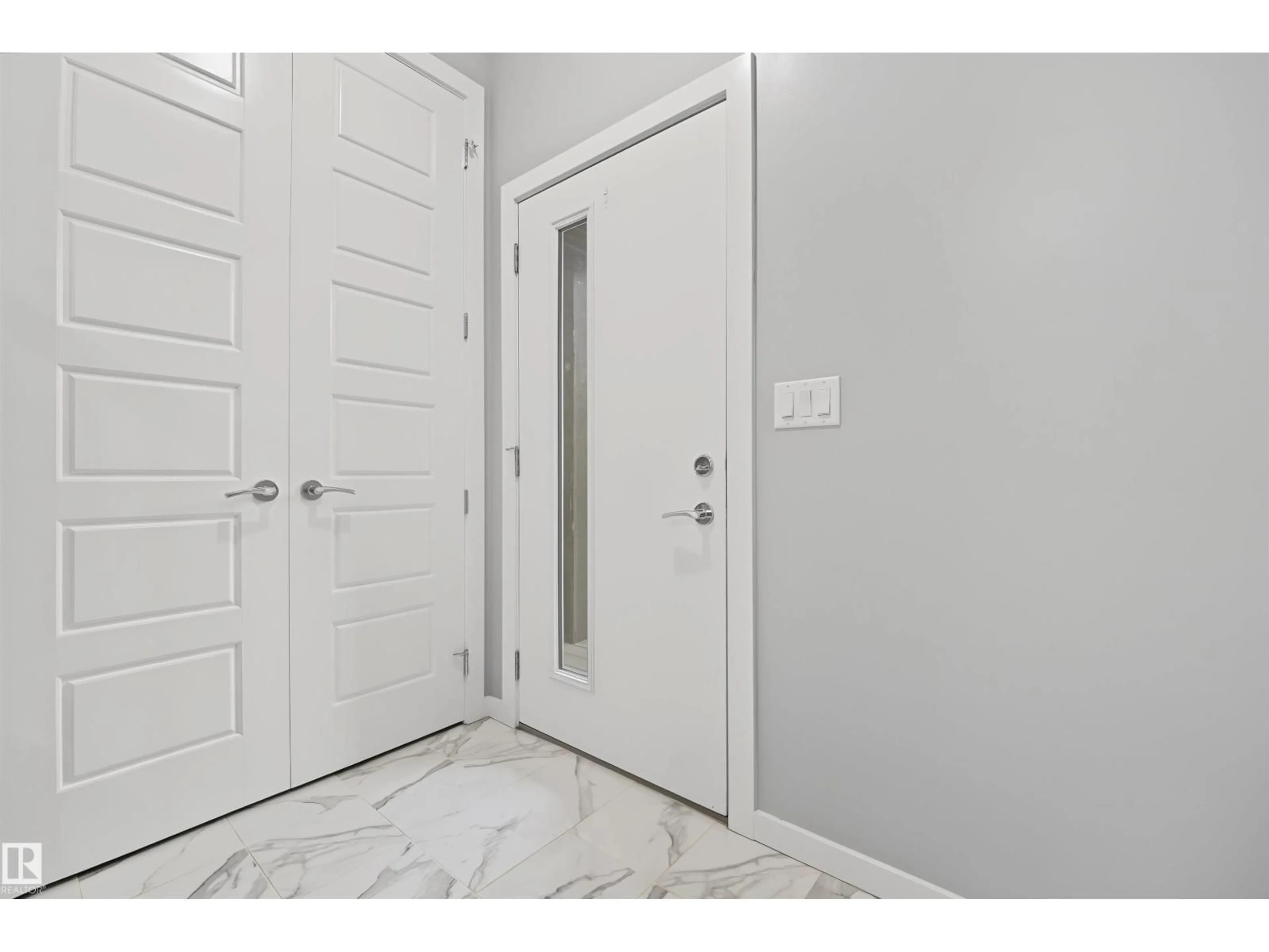 Indoor entryway for 1825 25A ST, Edmonton Alberta T6T2H7