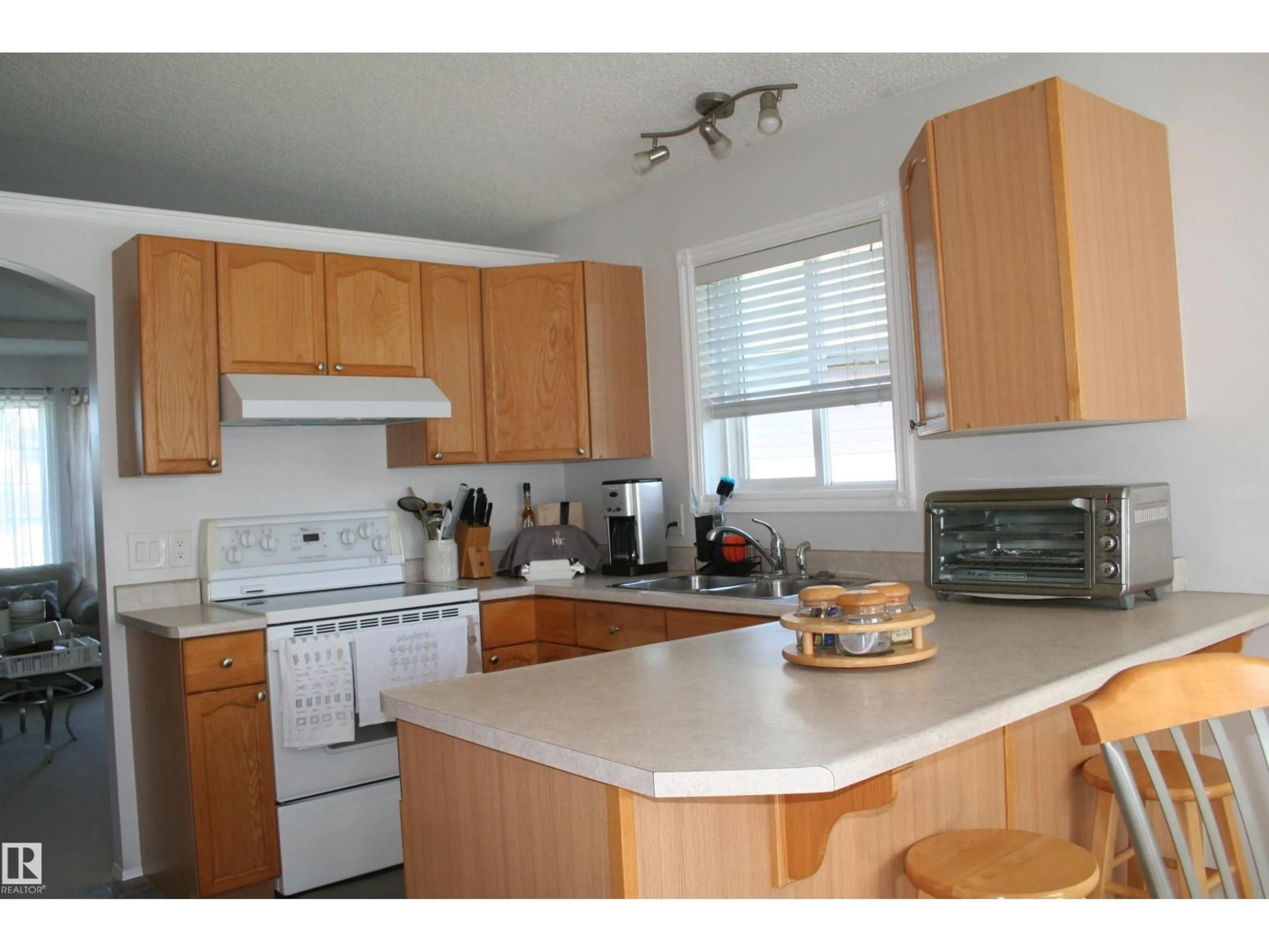 Standard kitchen, wood/laminate floor for 263 DUNVEGAN RD, Edmonton Alberta T5L5E5