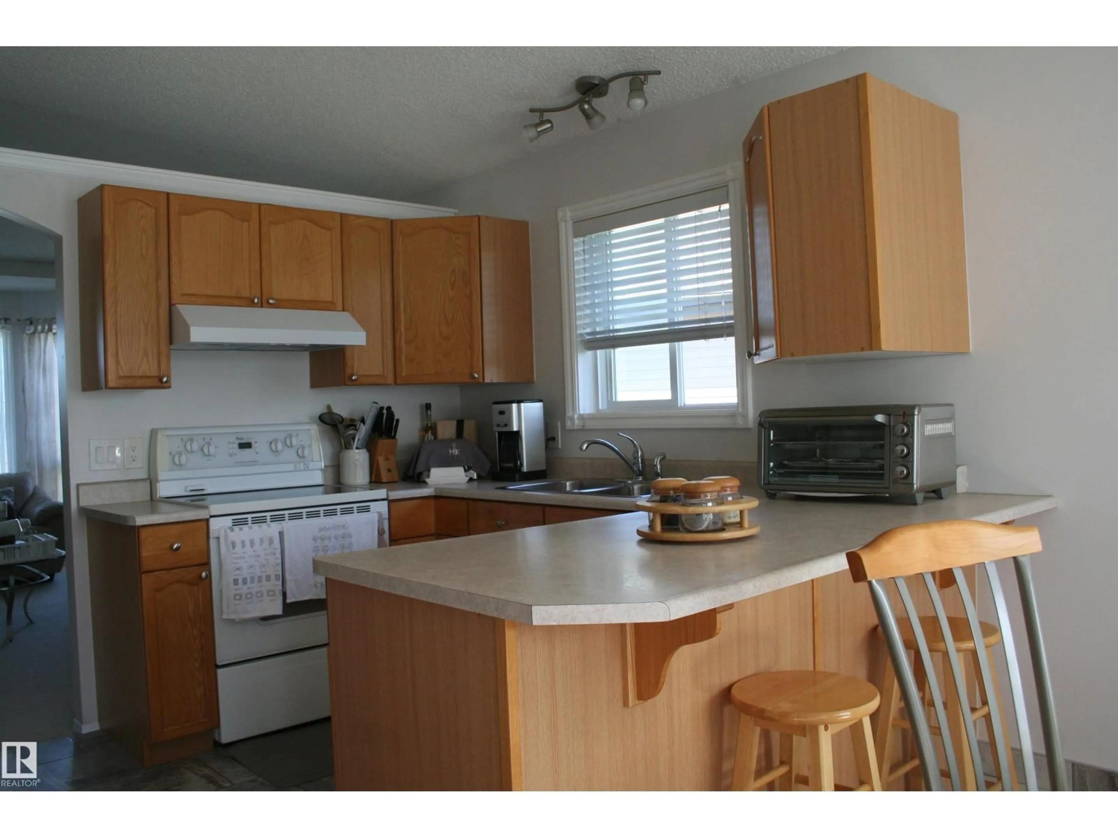 Standard kitchen, wood/laminate floor for 263 DUNVEGAN RD, Edmonton Alberta T5L5E5