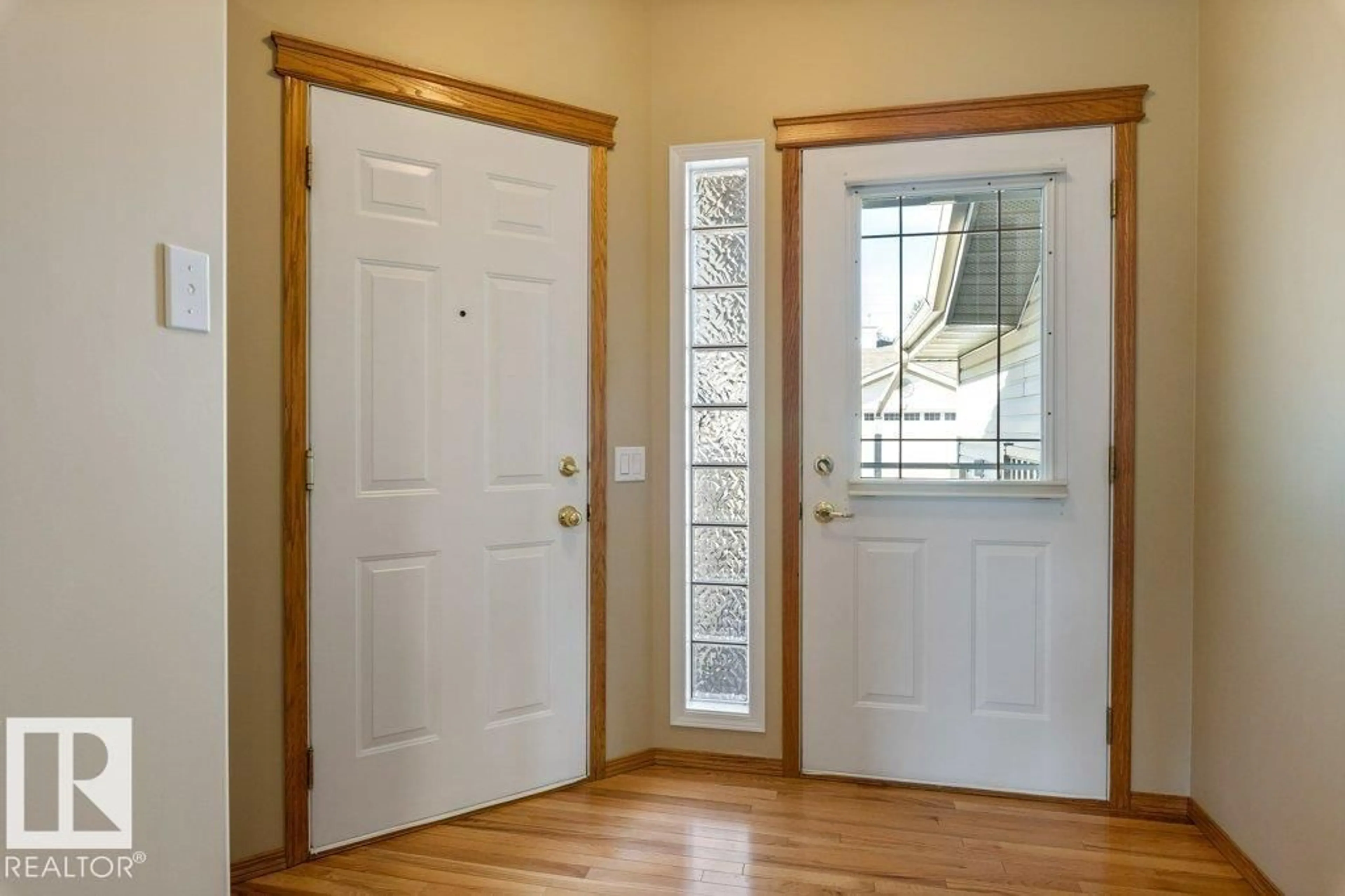Indoor entryway for 4 - 11 HERITAGE WY, St. Albert Alberta T8N6W3