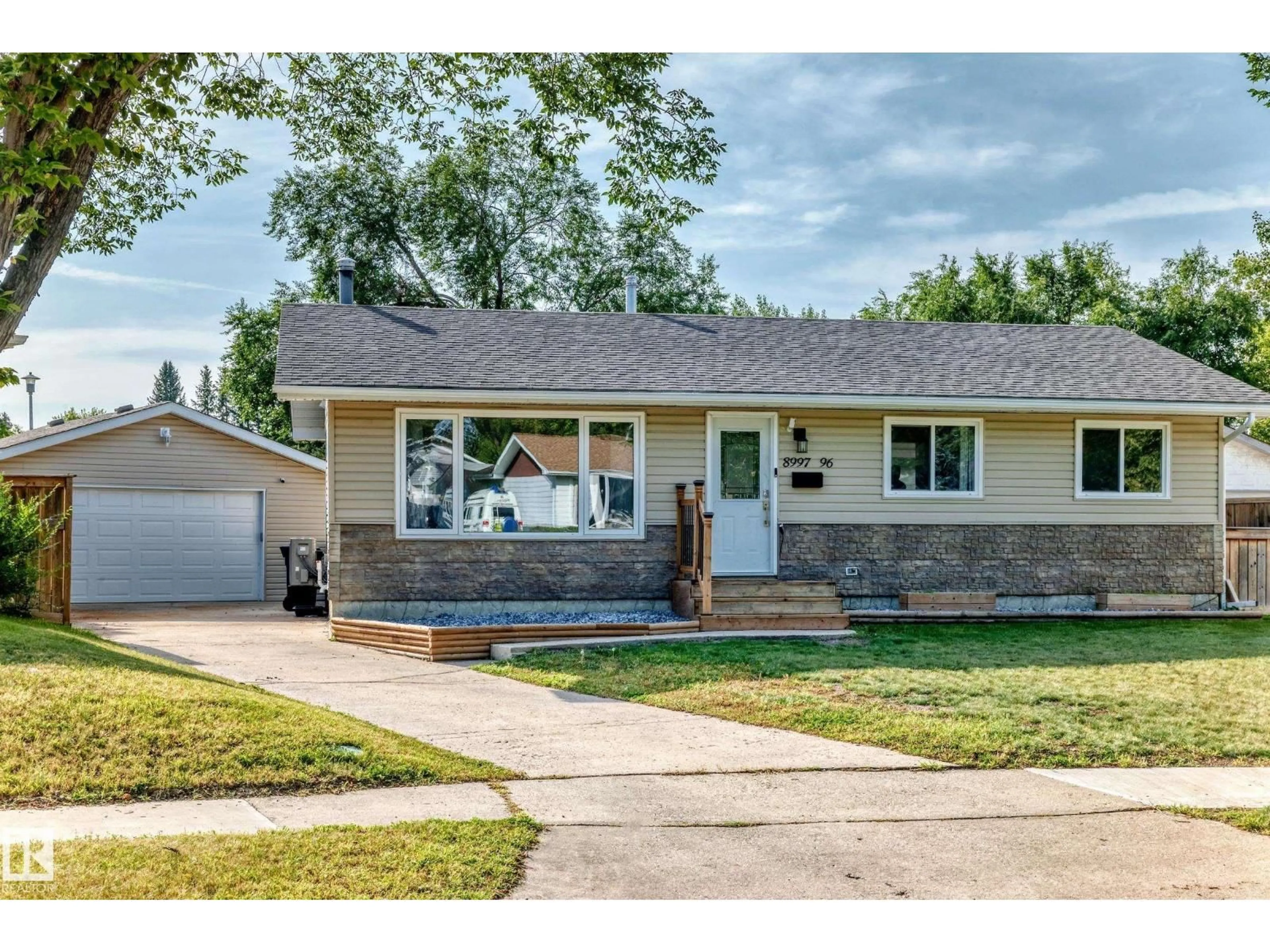 Home with vinyl exterior material, street for 8997 96 AVE, Fort Saskatchewan Alberta T8L1E3