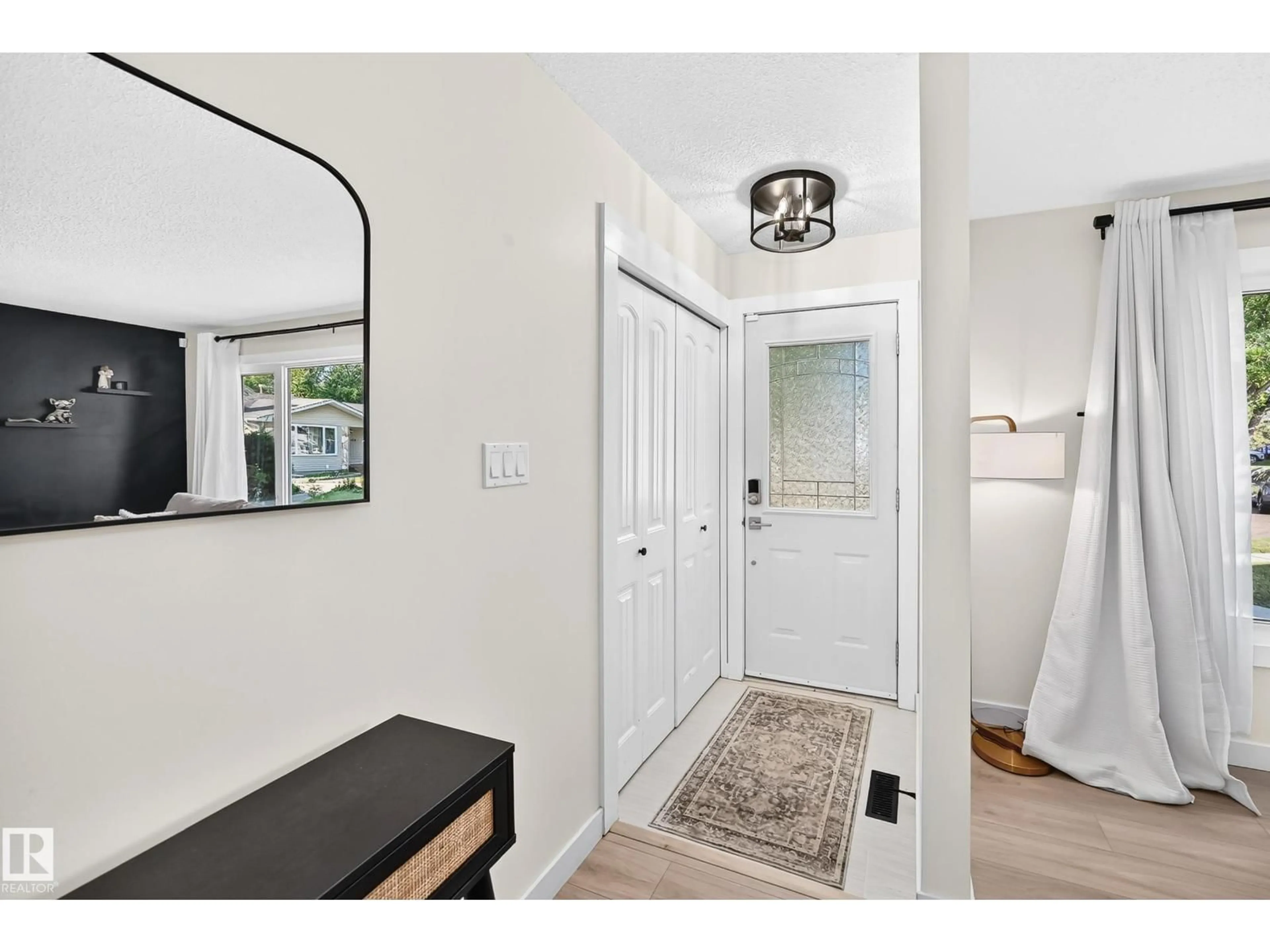 Indoor entryway for 8997 96 AVE, Fort Saskatchewan Alberta T8L1E3