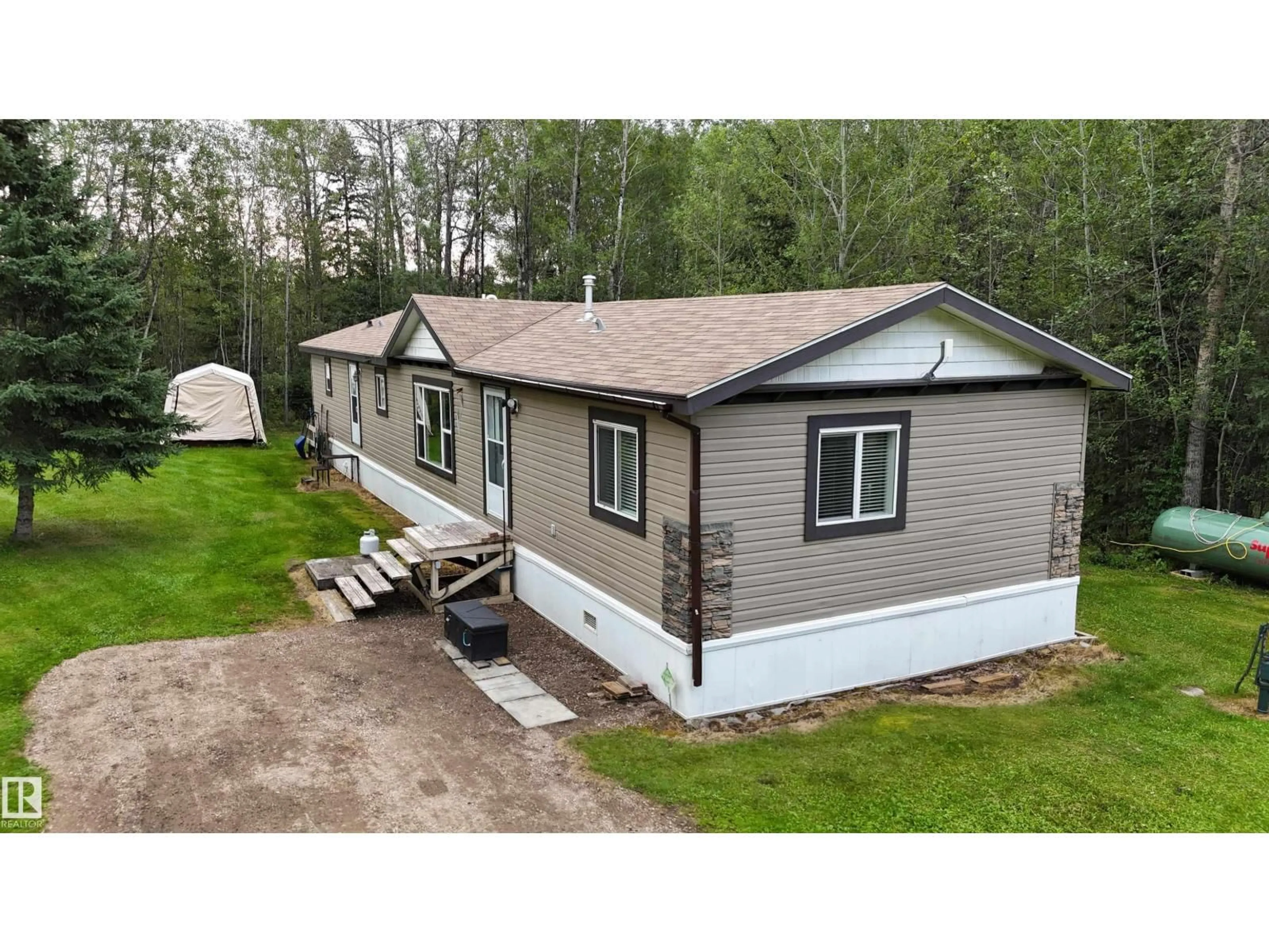 Home with vinyl exterior material, building for 49214 RR 53, Rural Brazeau County Alberta T0C1W0