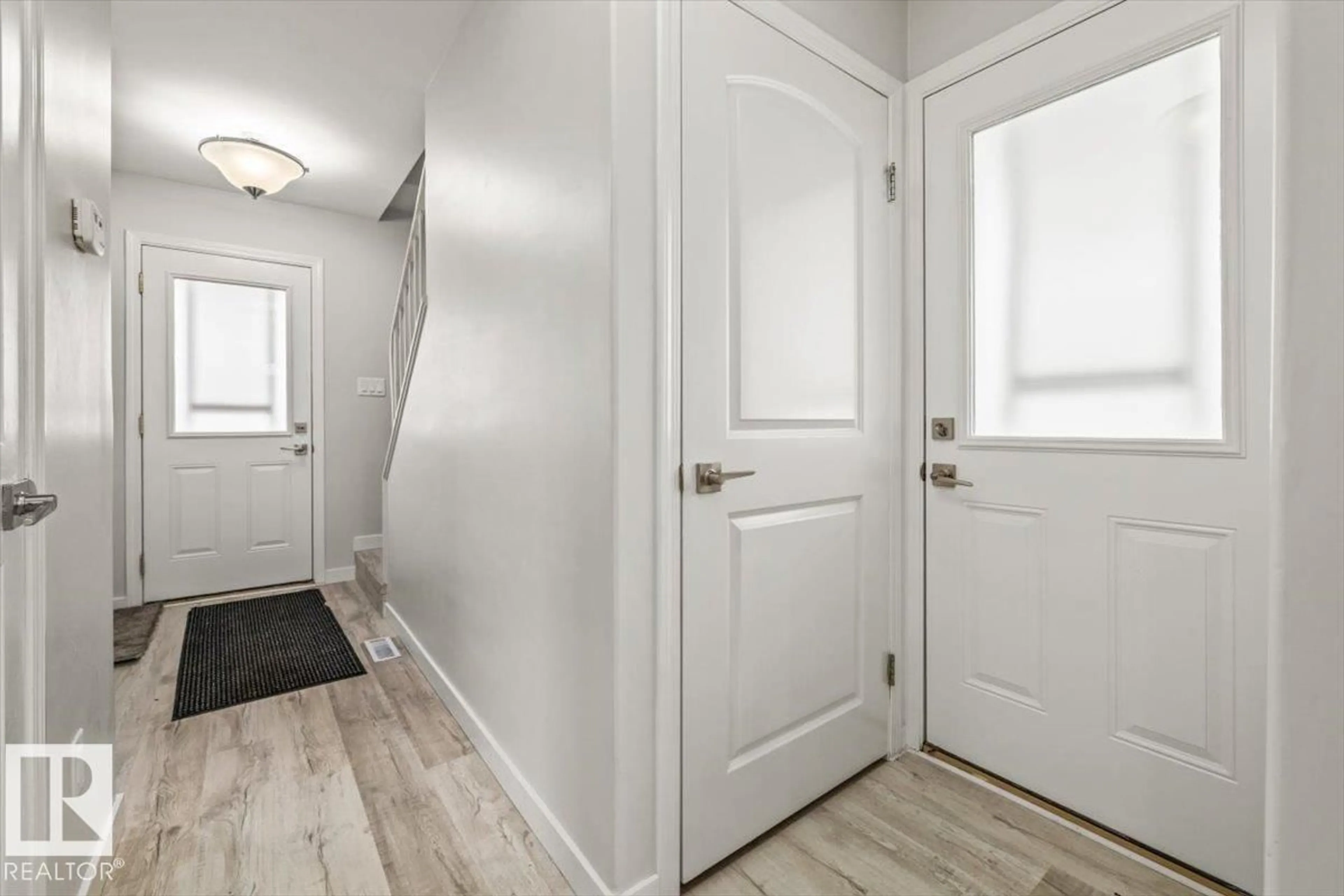 Indoor entryway for 12C CASTLE TC, Edmonton Alberta T5X2E6