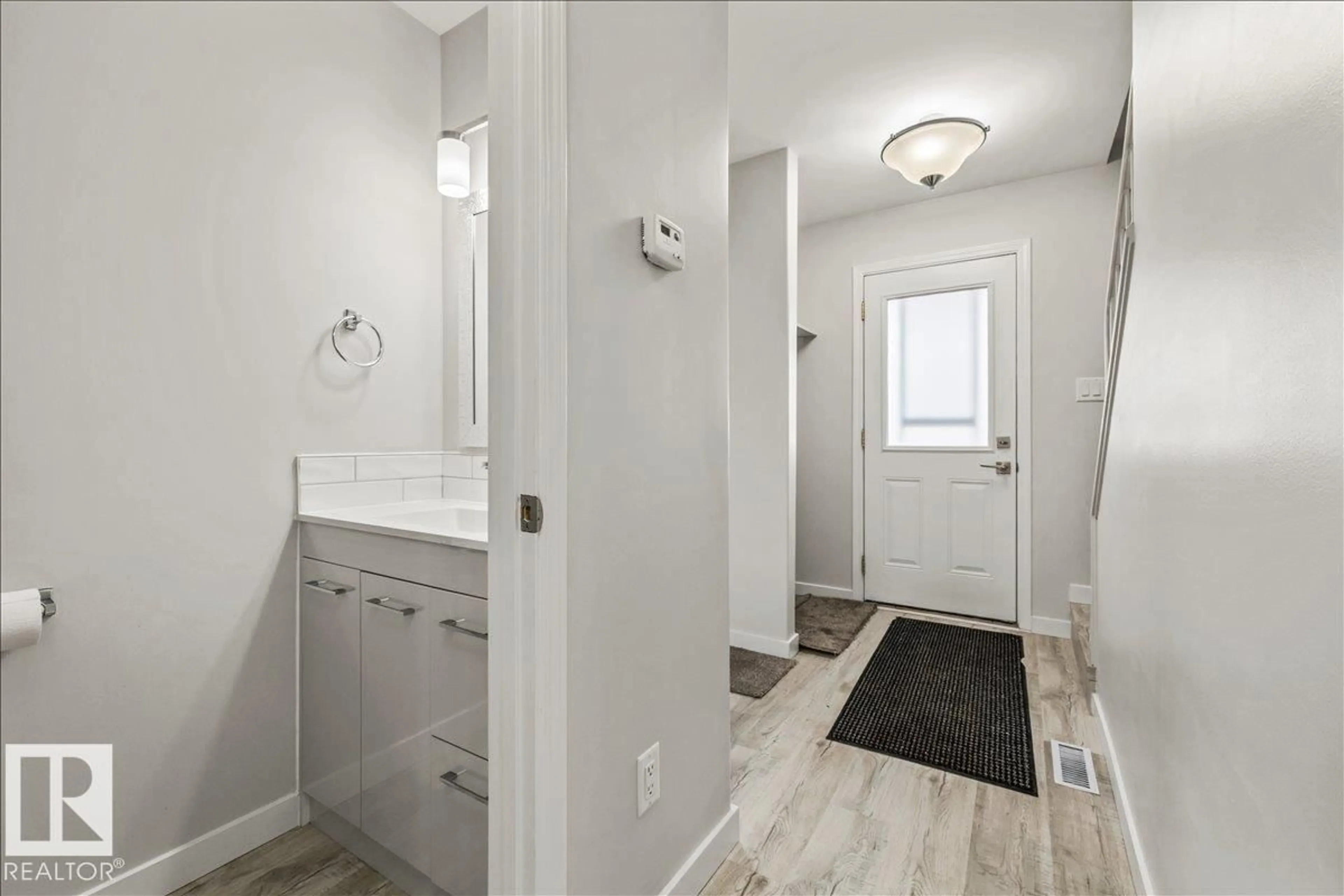 Indoor entryway for 12C CASTLE TC, Edmonton Alberta T5X2E6